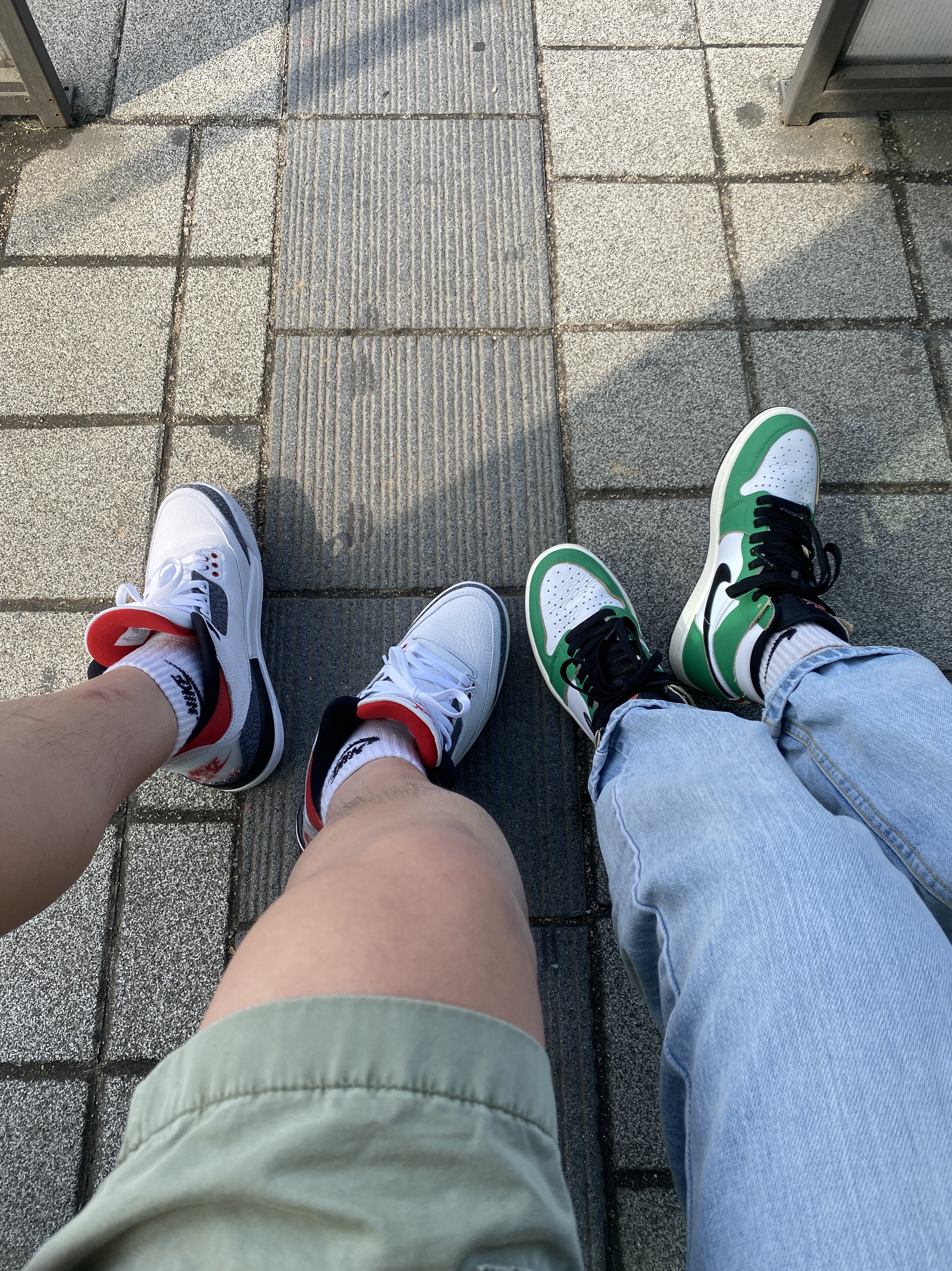 Jordan 3 Retro SE Denim Fire Red, (W) Jordan 1 Retro High OG Lucky Green 착용 스타일