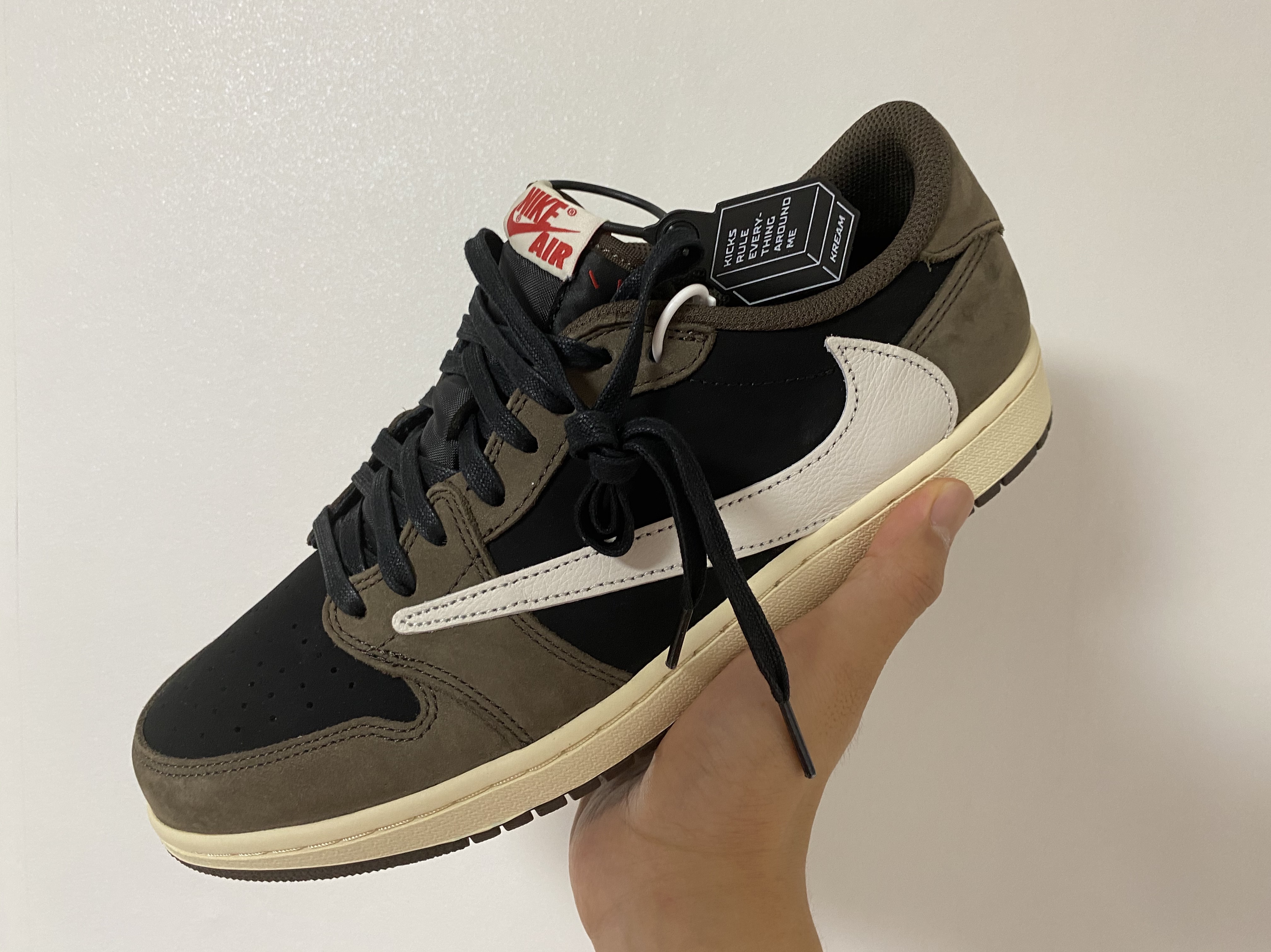 Jordan 1 x Travis Scott Retro Low OG SP Mocha 착용 스타일