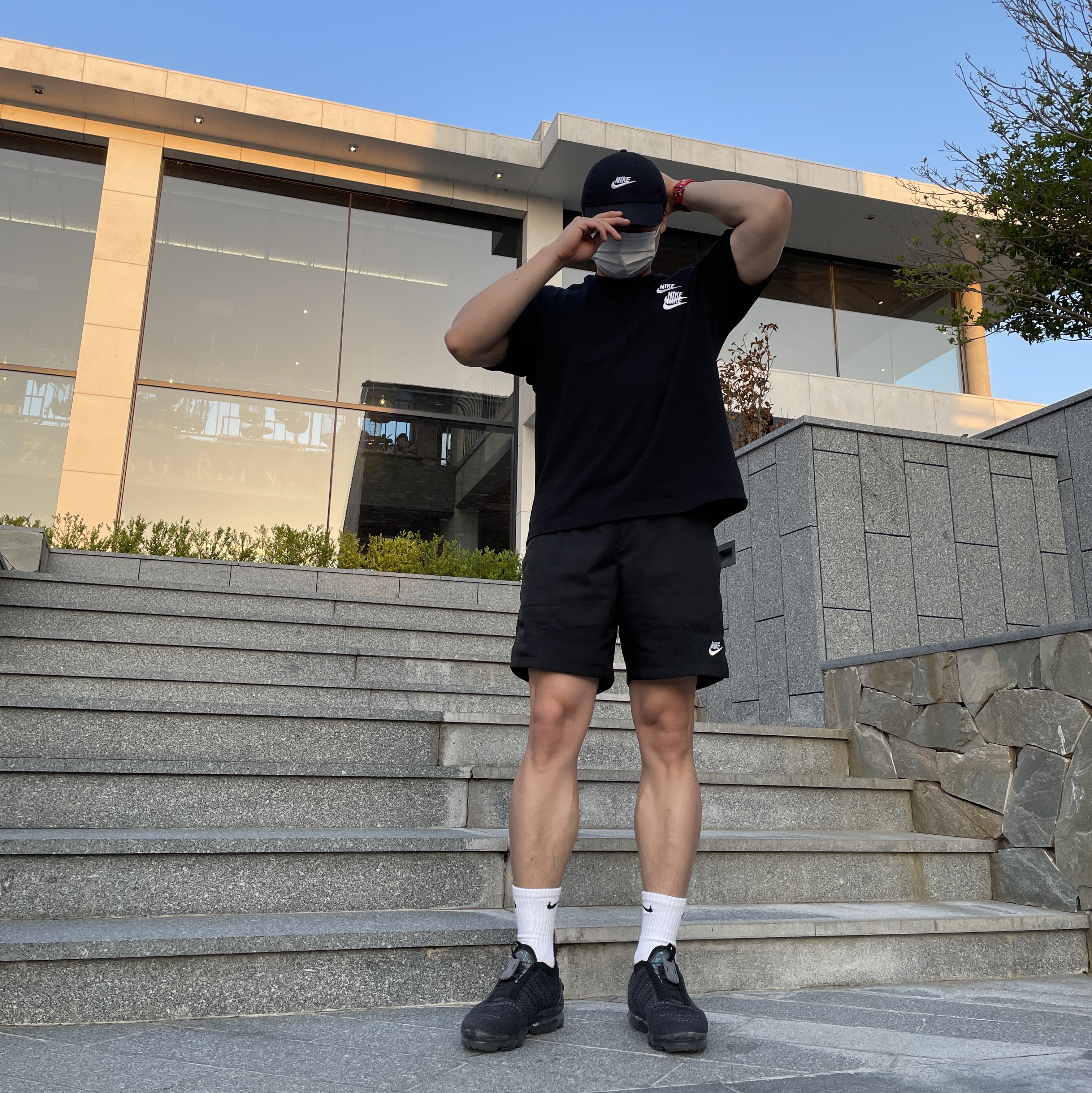 Nike Air VaporMax 2020 Flyknit Black Dark Grey, Nike World Tour 2 T-Shirt Black - Asia 착용 스타일 - 1