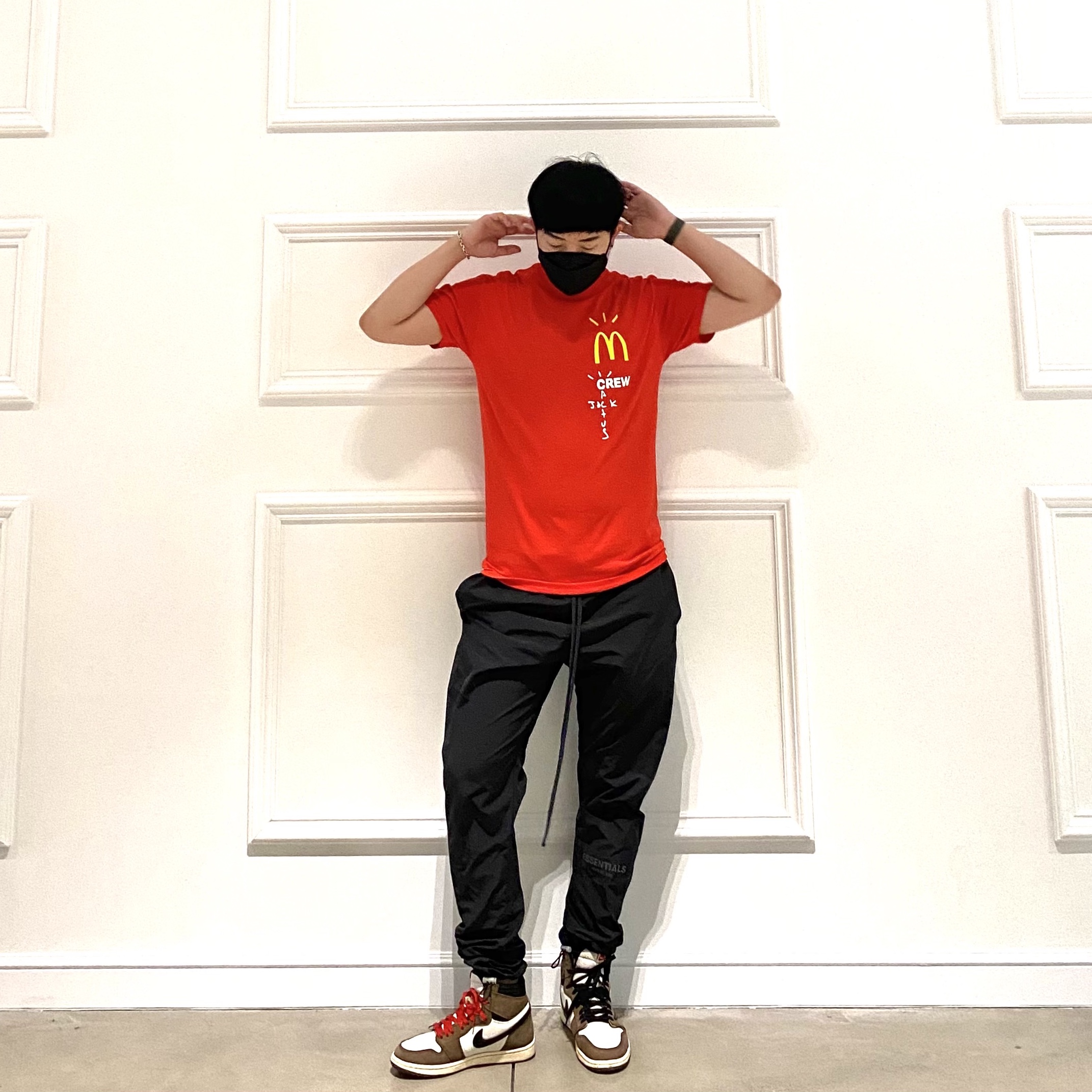 Jordan 1 x Travis Scott Retro High OG SP Mocha, Essentials Track Pants Black - 20FW 착용 스타일