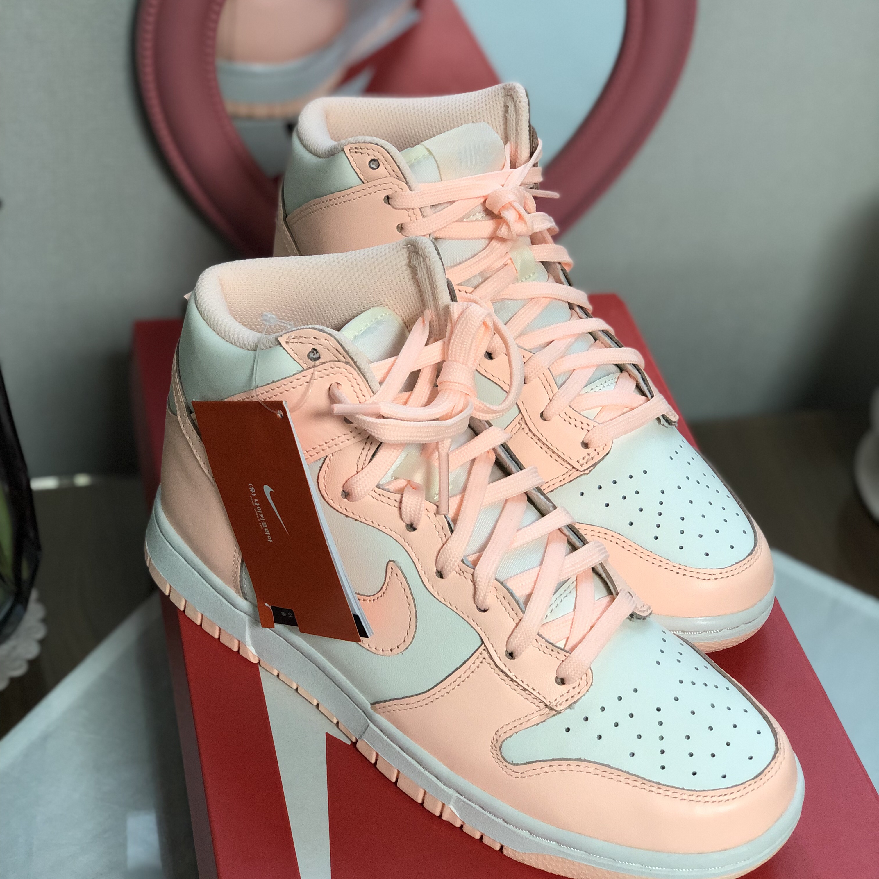 (W) Nike Dunk High Crimson Tint 착용 스타일