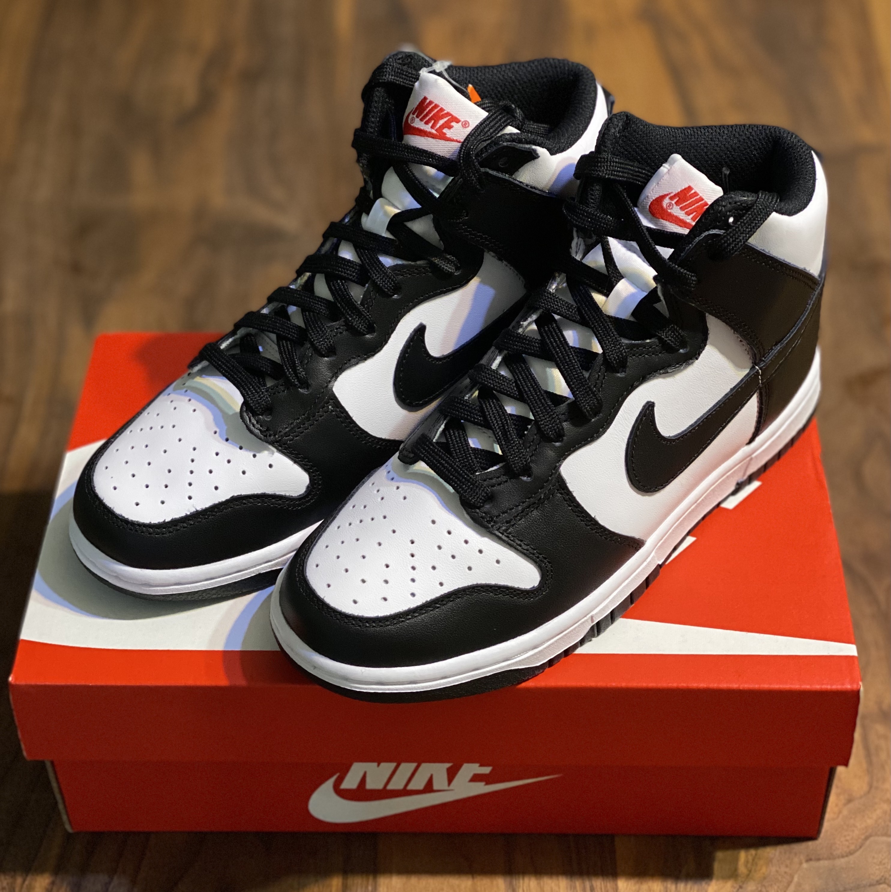 (W) Nike Dunk High Black and White 착용 스타일 - 1