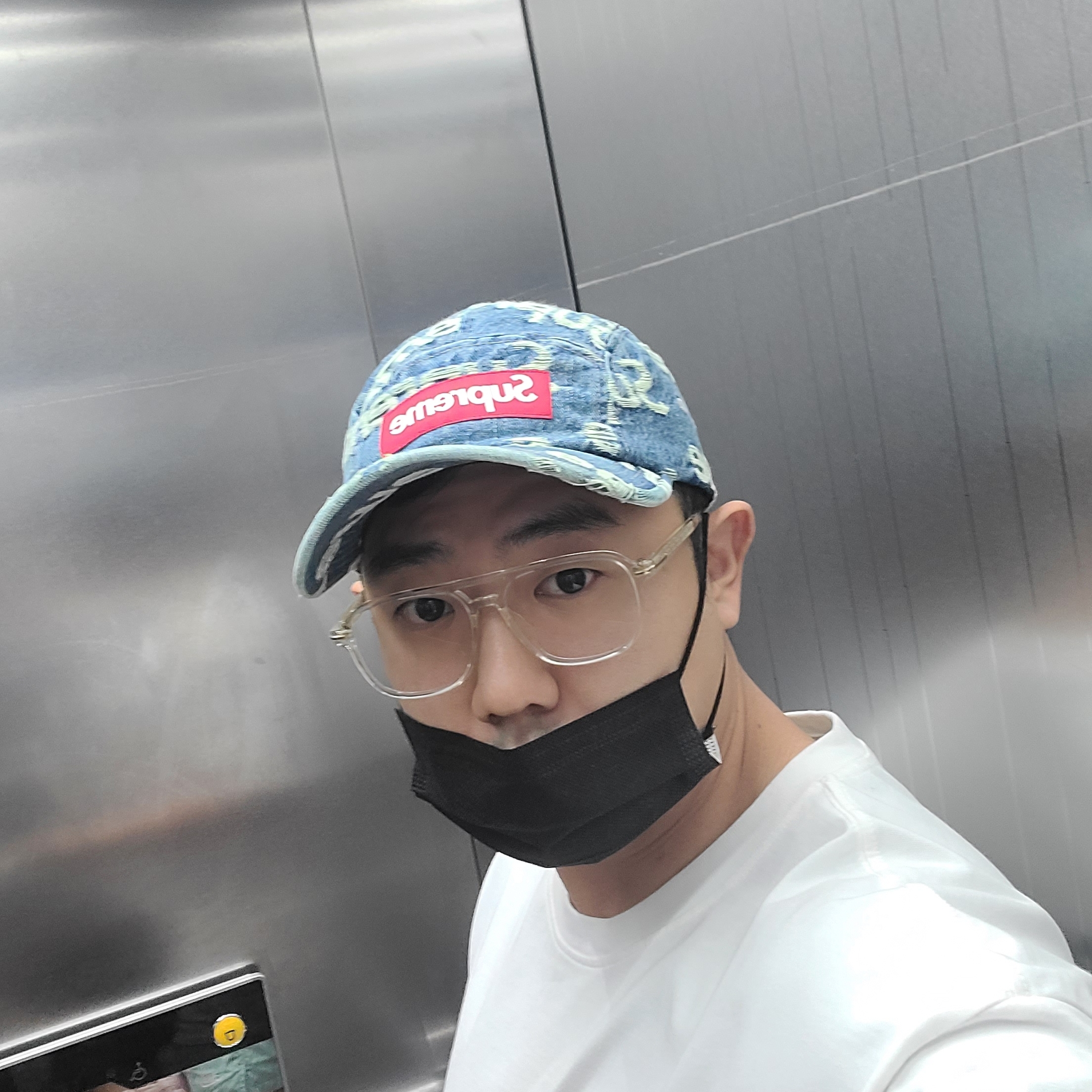 Supreme Frayed Logos Denim Camp Cap Blue - 21SS 착용 스타일
