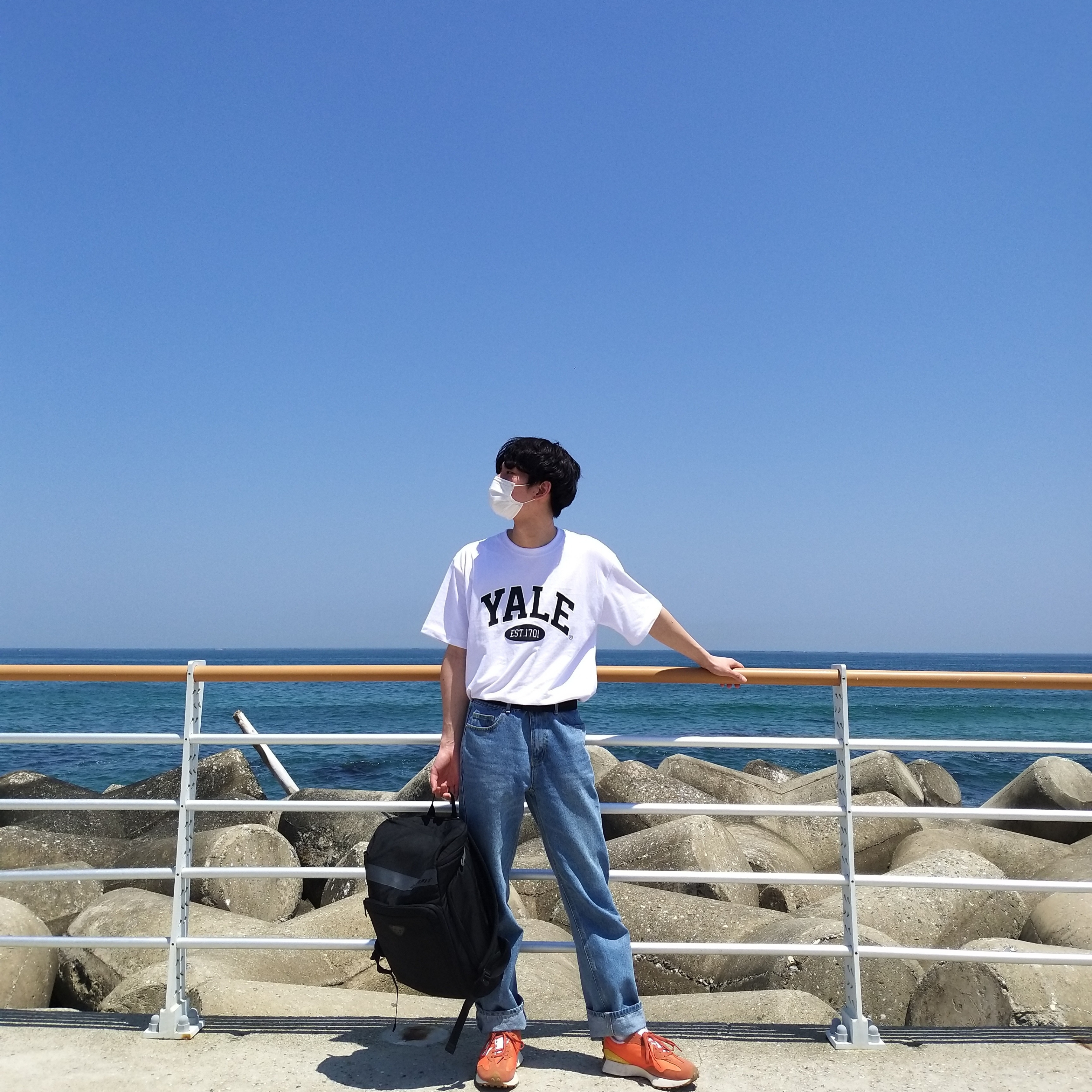 New Balance 327 Orange 착용 스타일