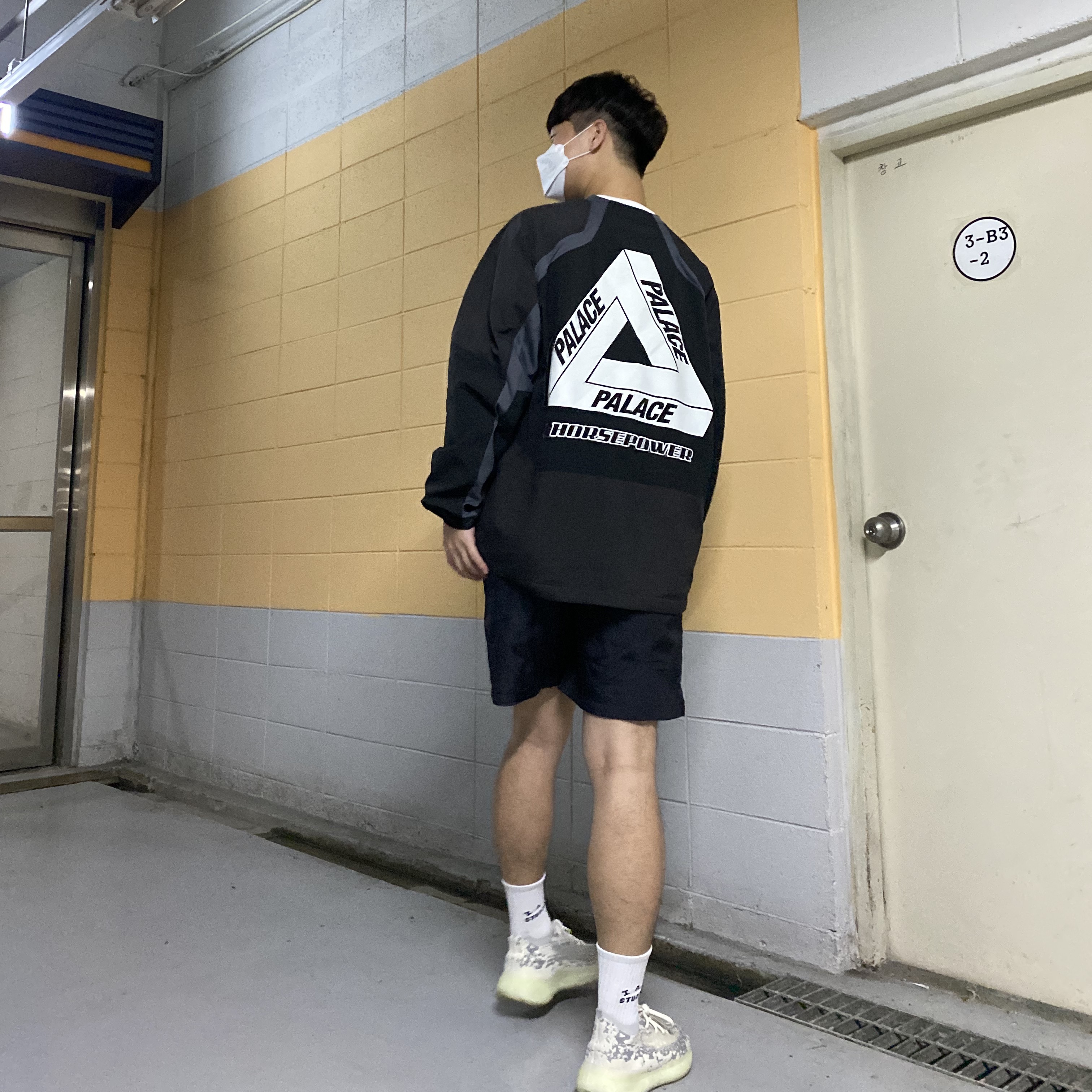 Adidas Yeezy Boost 380 Alien, Palace Horsepower Crew Black - 20SS 착용 스타일