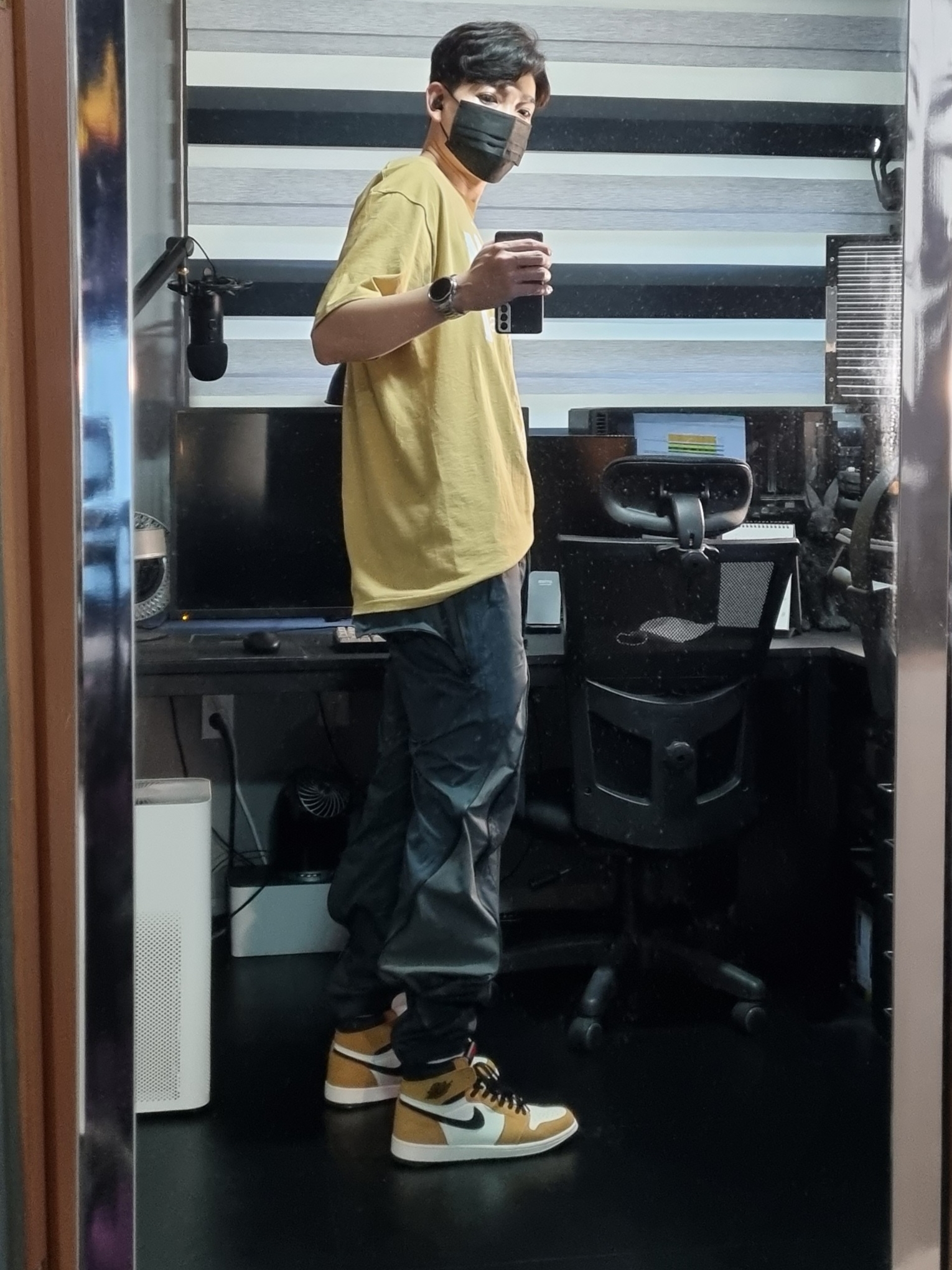 Stussy DSM World Tour T-Shirt Khaki 2021, Jordan 1 Retro High Rookie of the Year 착용 스타일 - 2