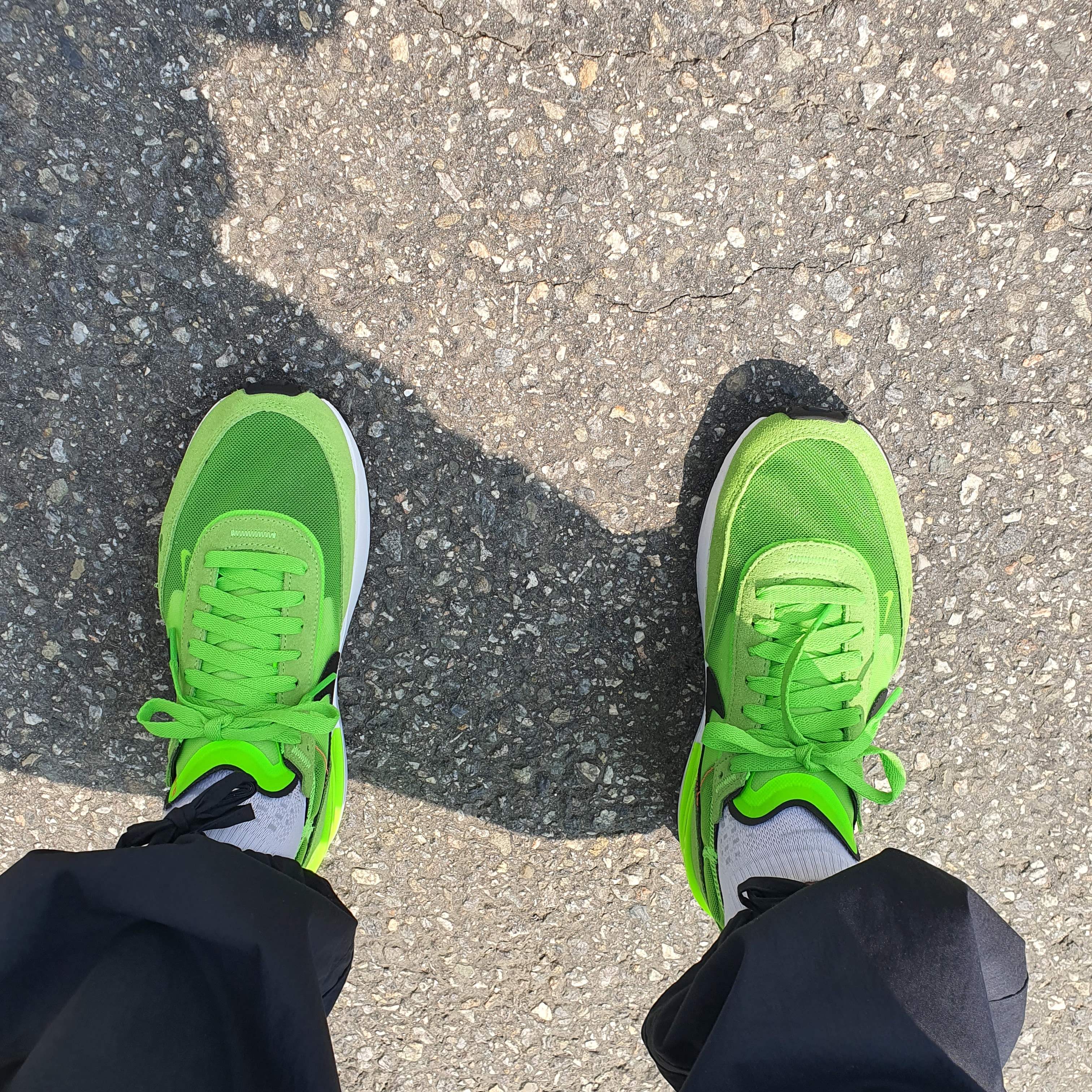 Nike Waffle One Electric Green 착용 스타일 - 3