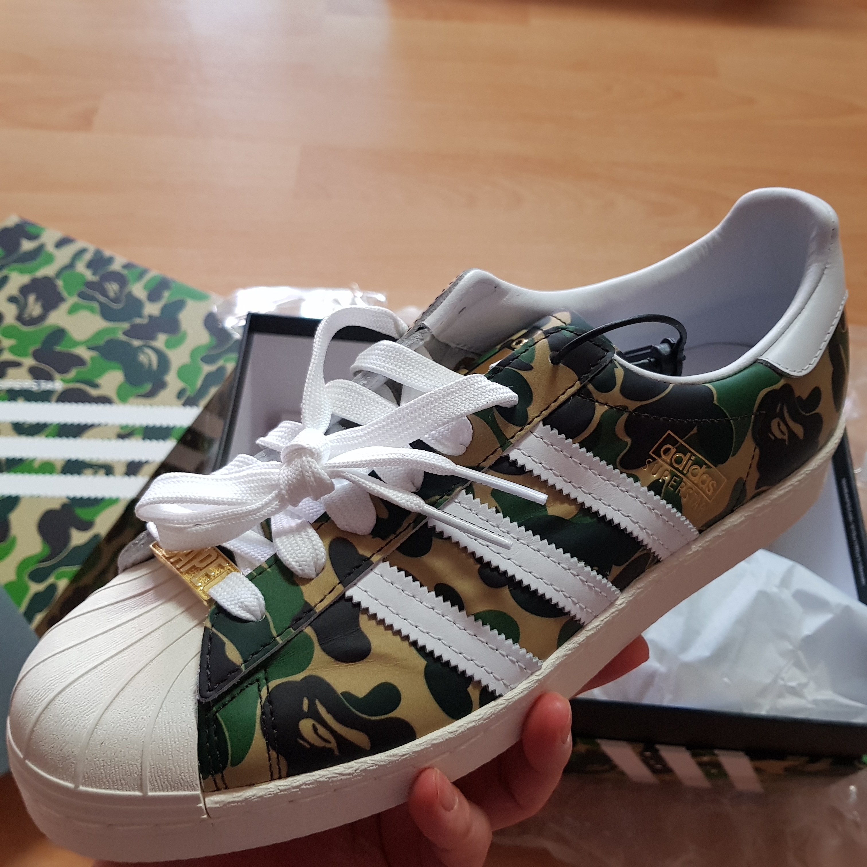 Adidas x BAPE Superstar 80s Green Camo 착용 스타일 - 2