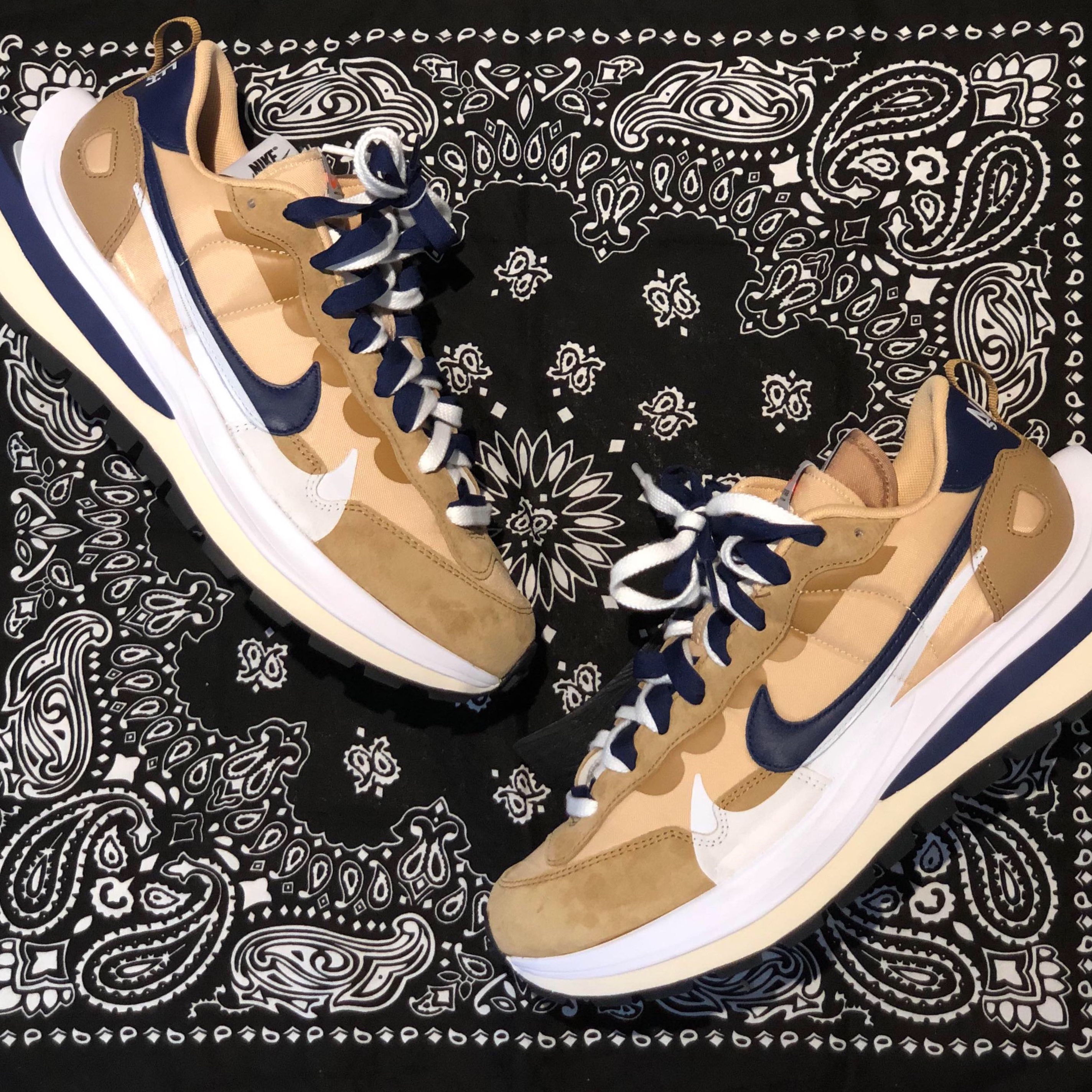 Nike x Sacai VaporWaffle Sesame and Blue Void 착용 스타일