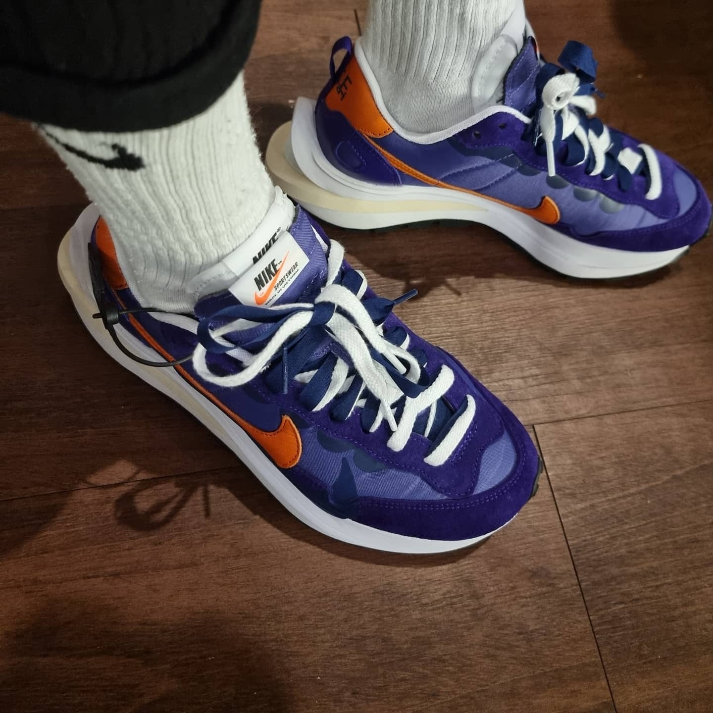 Nike x Sacai VaporWaffle Dark Iris 착용 스타일 - 1