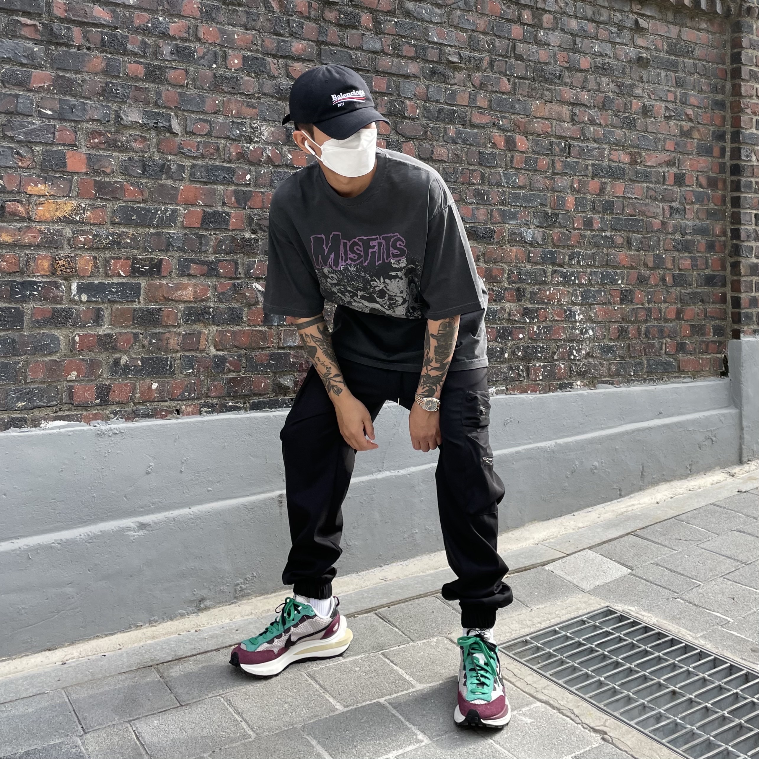 Nike x Sacai VaporWaffle String & Black Villain Red 착용 스타일