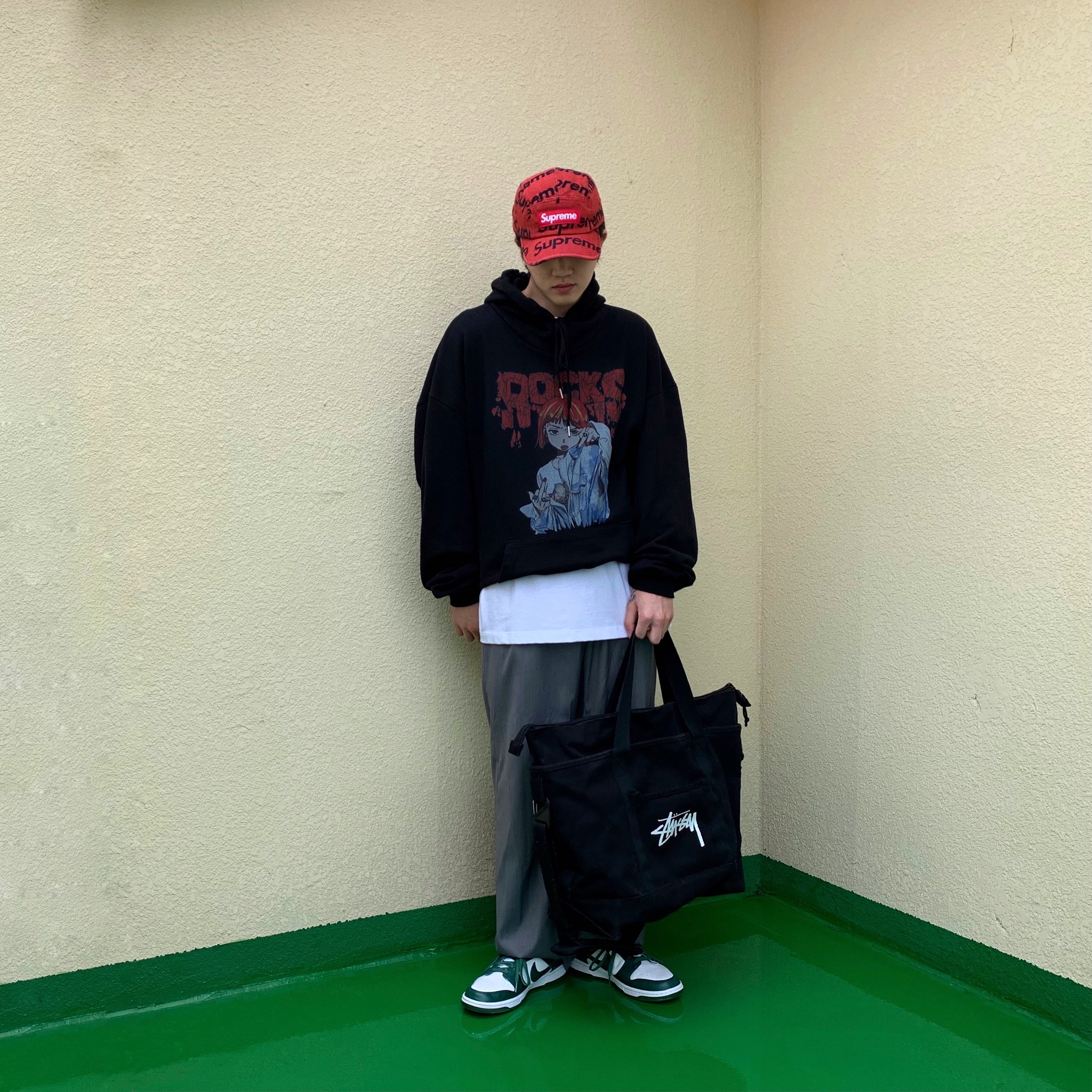 Supreme Frayed Logos Denim Camp Cap Red - 21SS, Nike x Stussy Tote Bag 착용 스타일 - 1