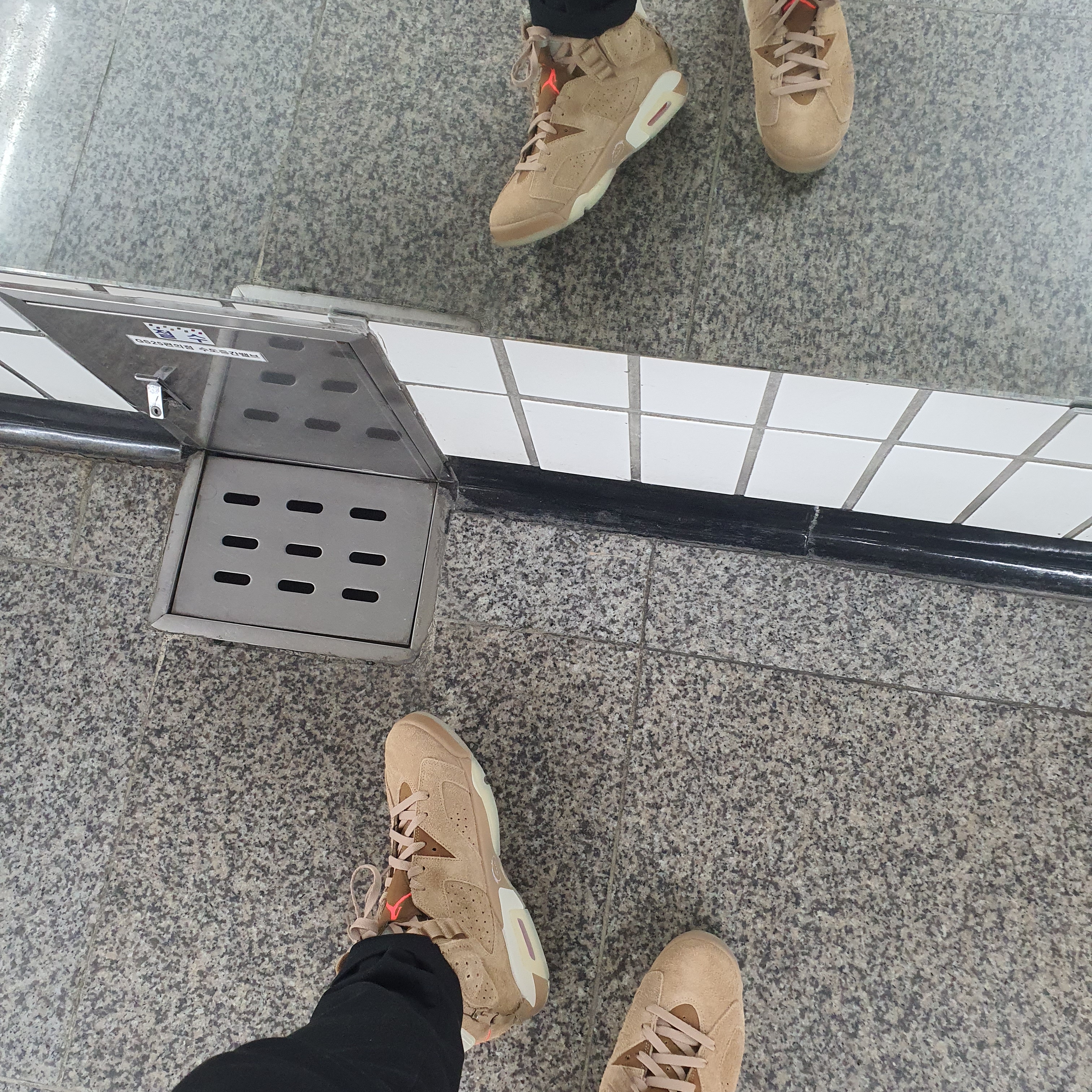 Jordan 6 x Travis Scott Retro SP British Khaki 착용 스타일 - 2