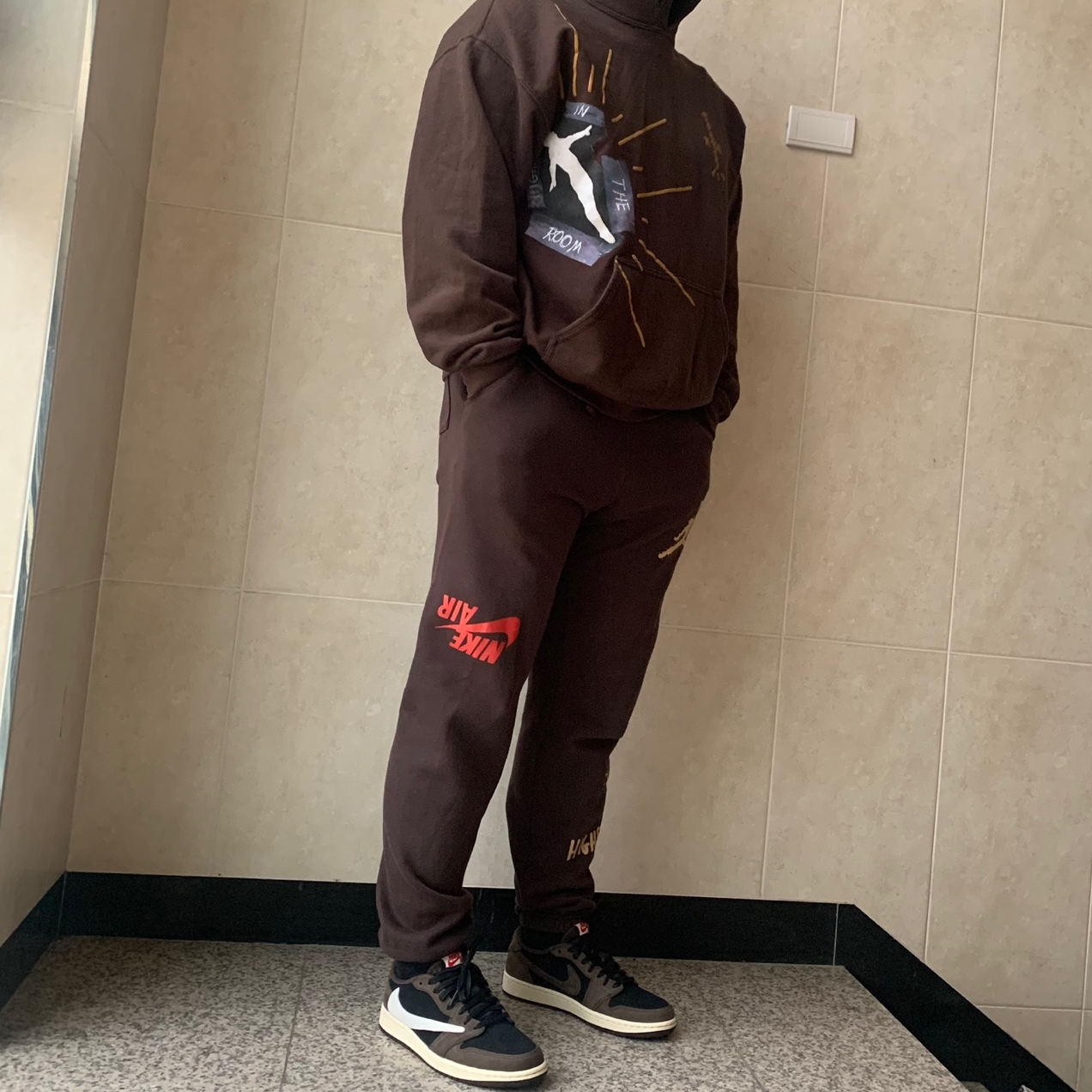 Jordan 1 x Travis Scott Retro Low OG SP Mocha 착용 스타일