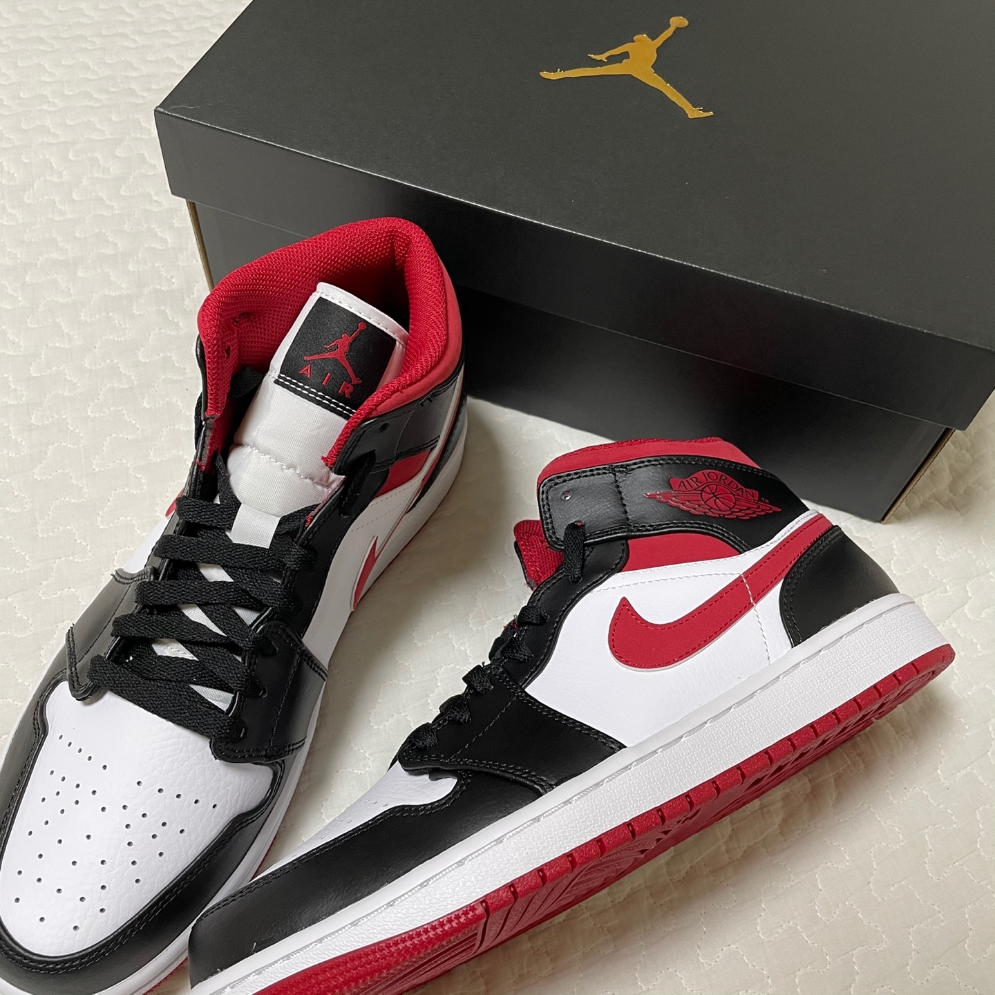 Jordan 1 Mid Gym Red Black White 착용 스타일