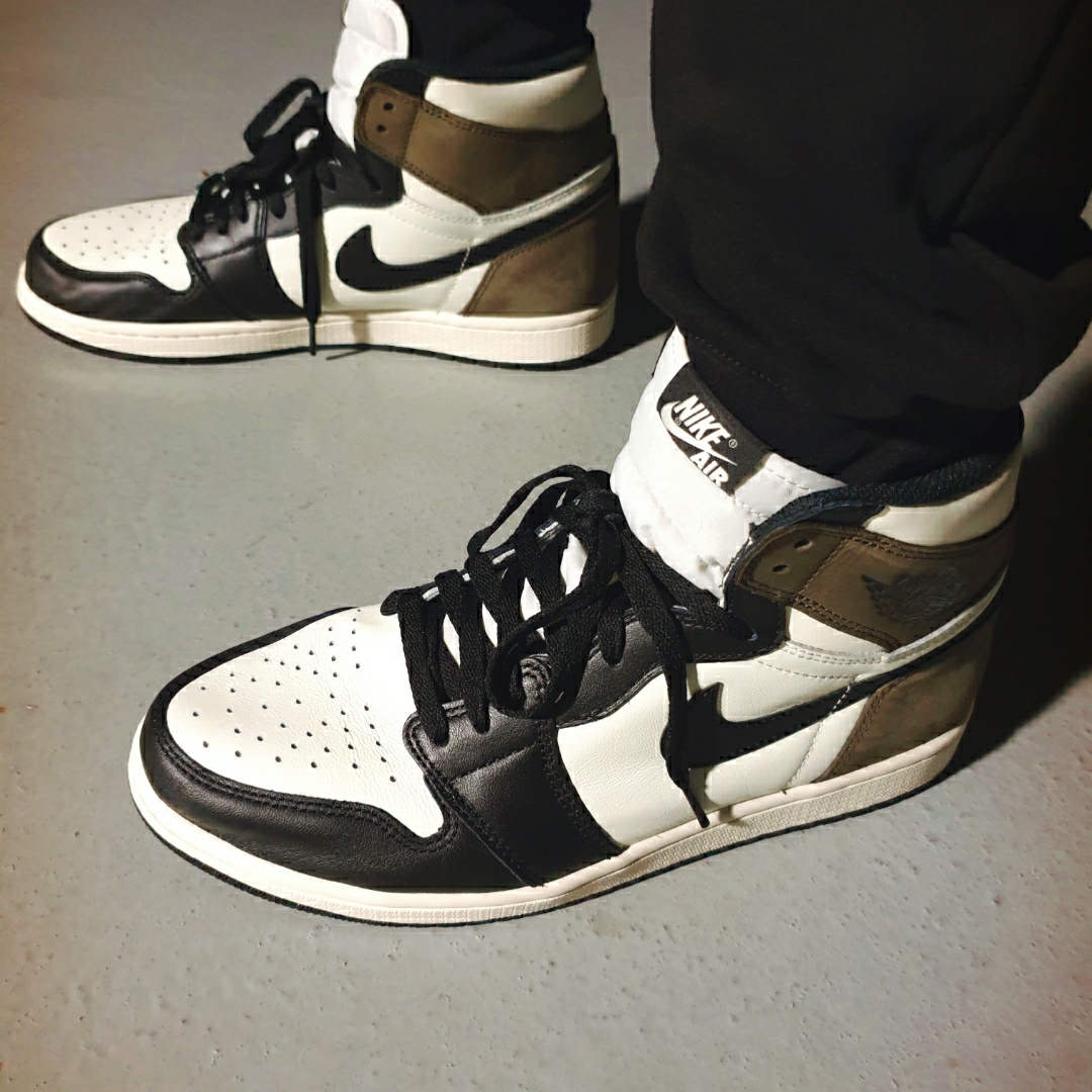 Jordan 1 Retro High OG Black Mocha 착용 스타일 - 4