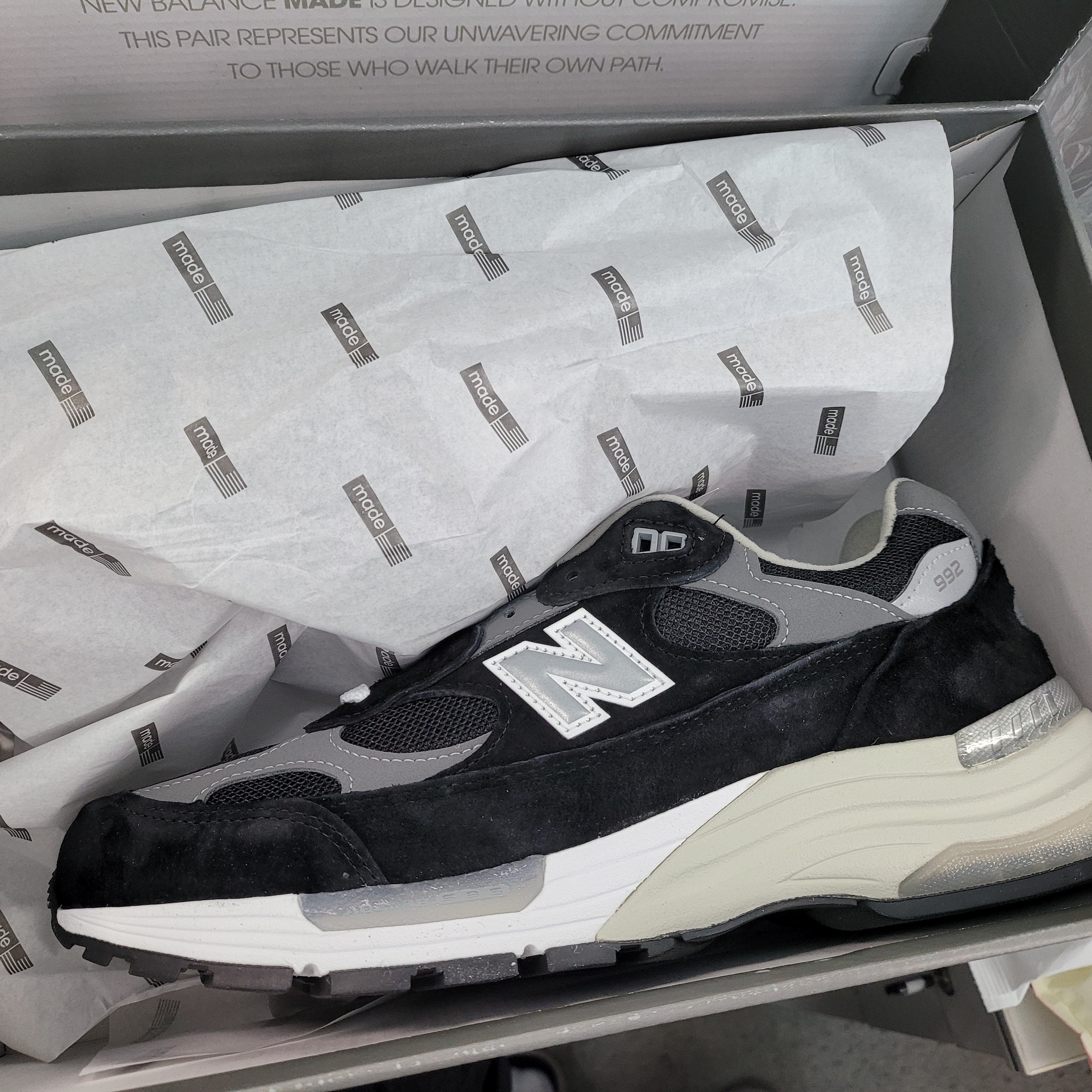 New Balance 992 Made in USA Black Grey 착용 스타일