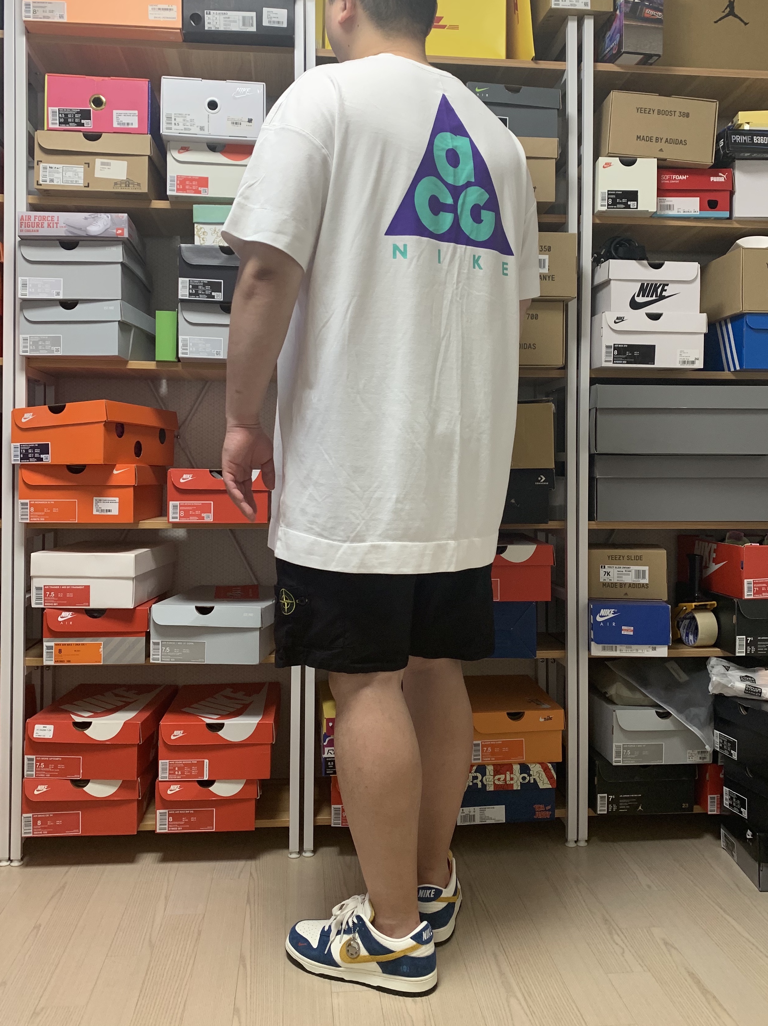 Nike x Kasina Dunk Low 80's Bus, Stone Island L0803 Bermuda Shorts Black - 21SS 착용 스타일
