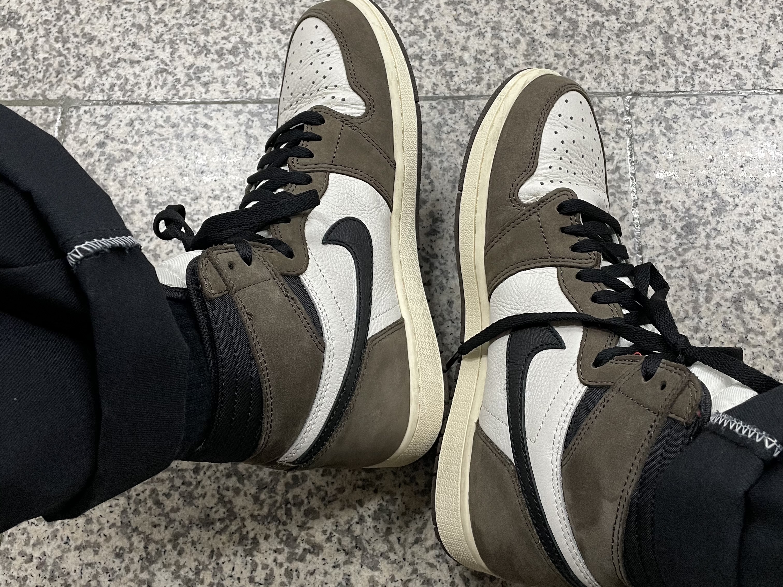 Jordan 1 x Travis Scott Retro High OG SP Mocha 착용 스타일