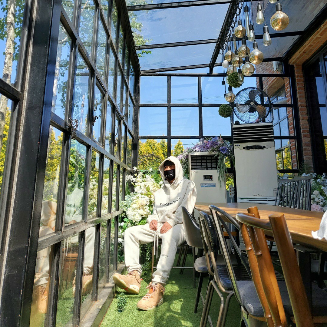 Jordan 6 x Travis Scott Retro SP British Khaki, Essentials 3D Silicon Applique Pullover Hoodie Oatmeal/Oatmeal Heather/Light Heather Oatmeal 2020 착용 스타일