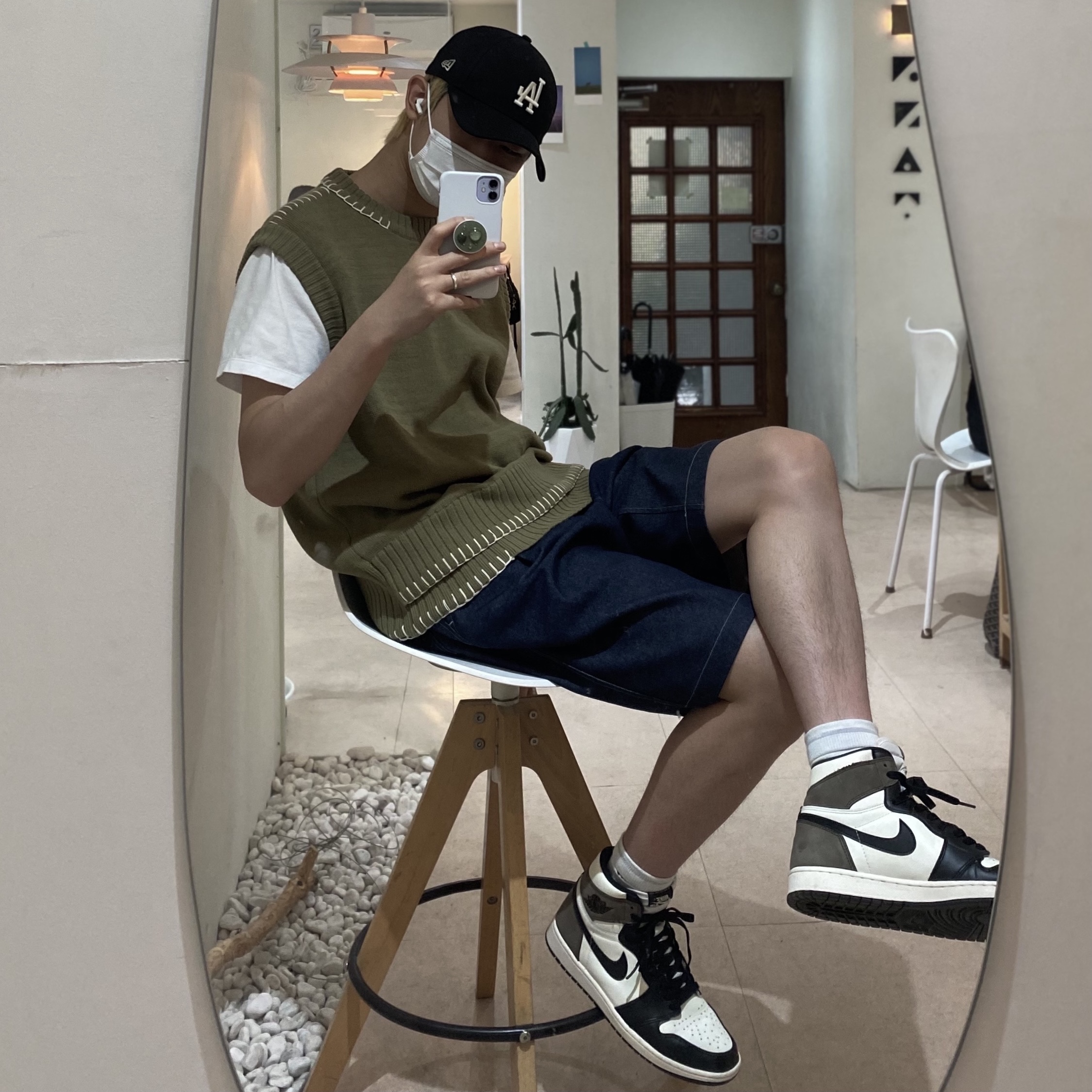 Jordan 1 Retro High OG Black Mocha 착용 스타일