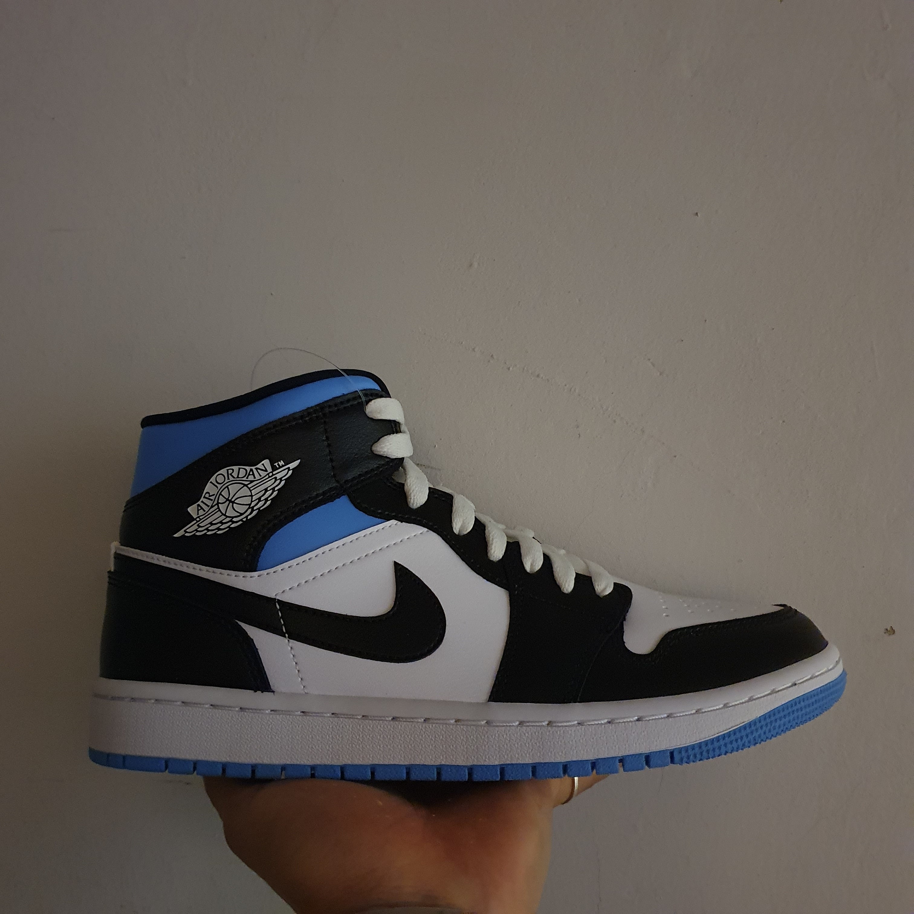 (W) Jordan 1 Mid White Black University Blue, Nike x Ambush Dunk High Black 착용 스타일 - 3