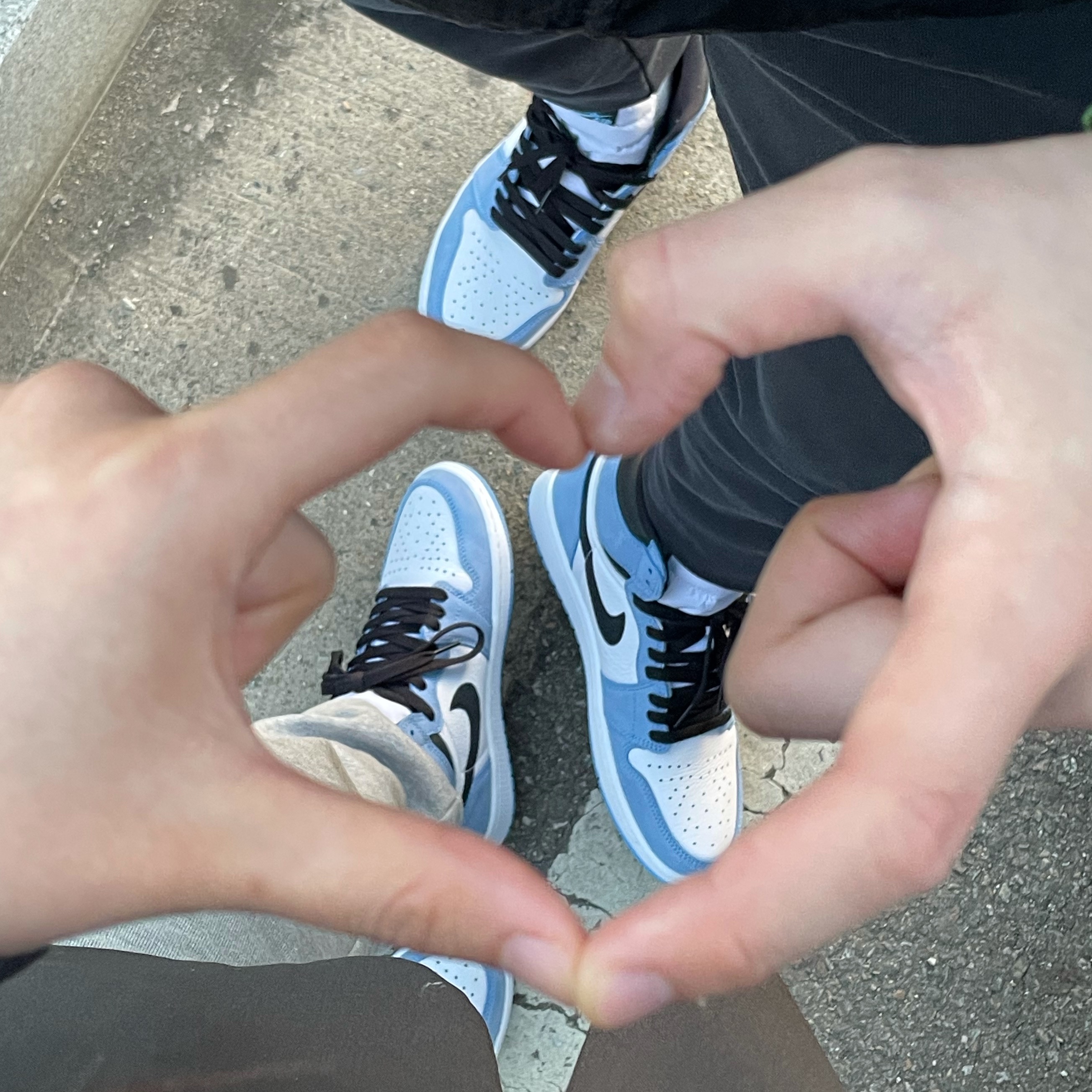 Jordan 1 Retro High OG University Blue 착용 스타일 - 2