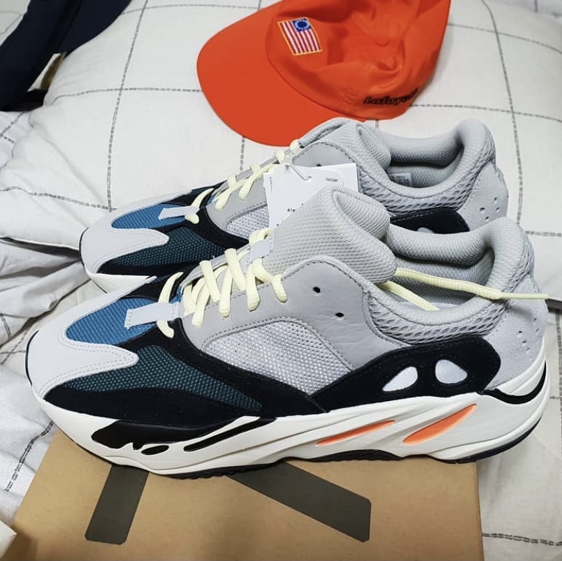 Adidas Yeezy Boost 700 Wave Runner Solid Grey 2017/2019 착용 스타일