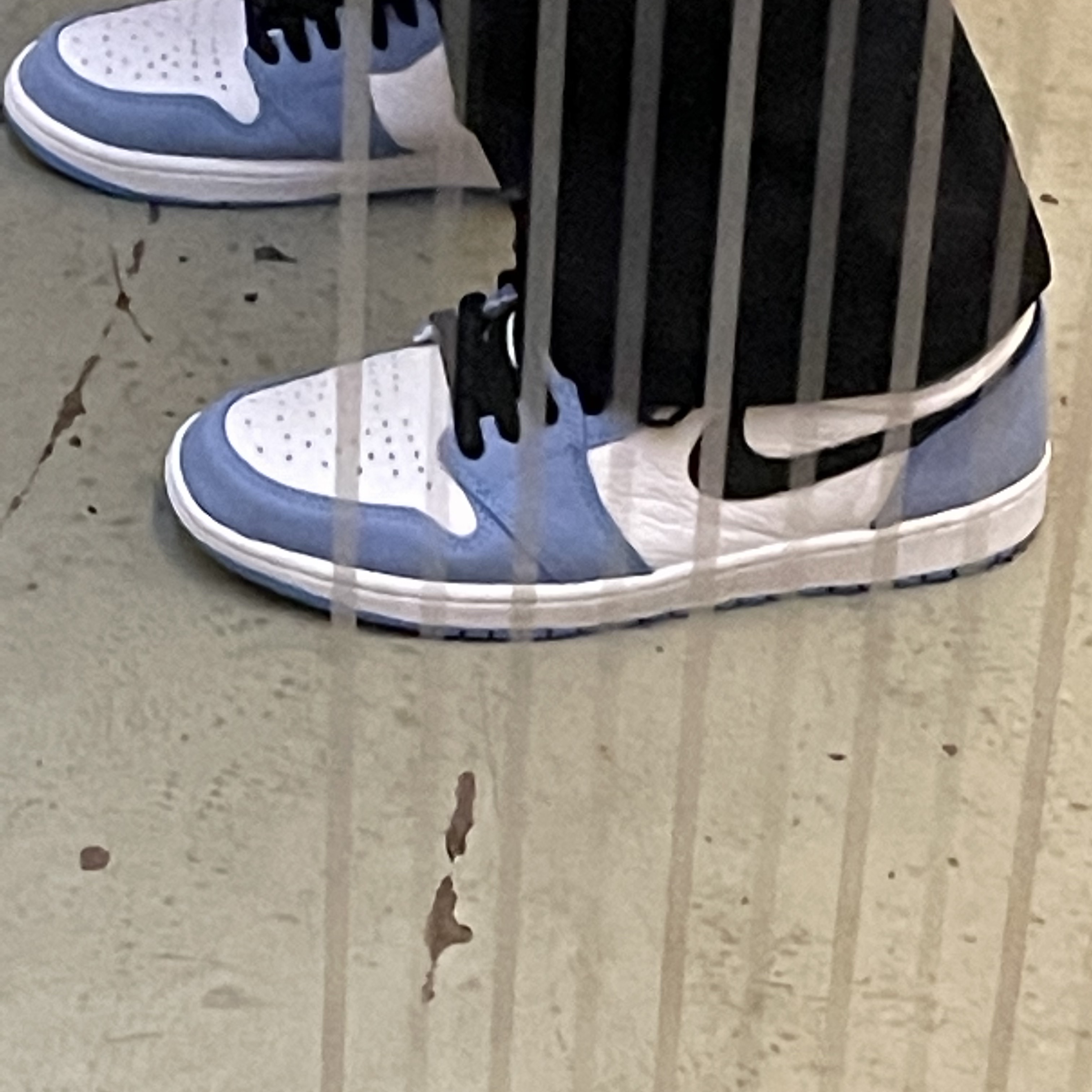 Jordan 1 Retro High OG University Blue 착용 스타일 - 2