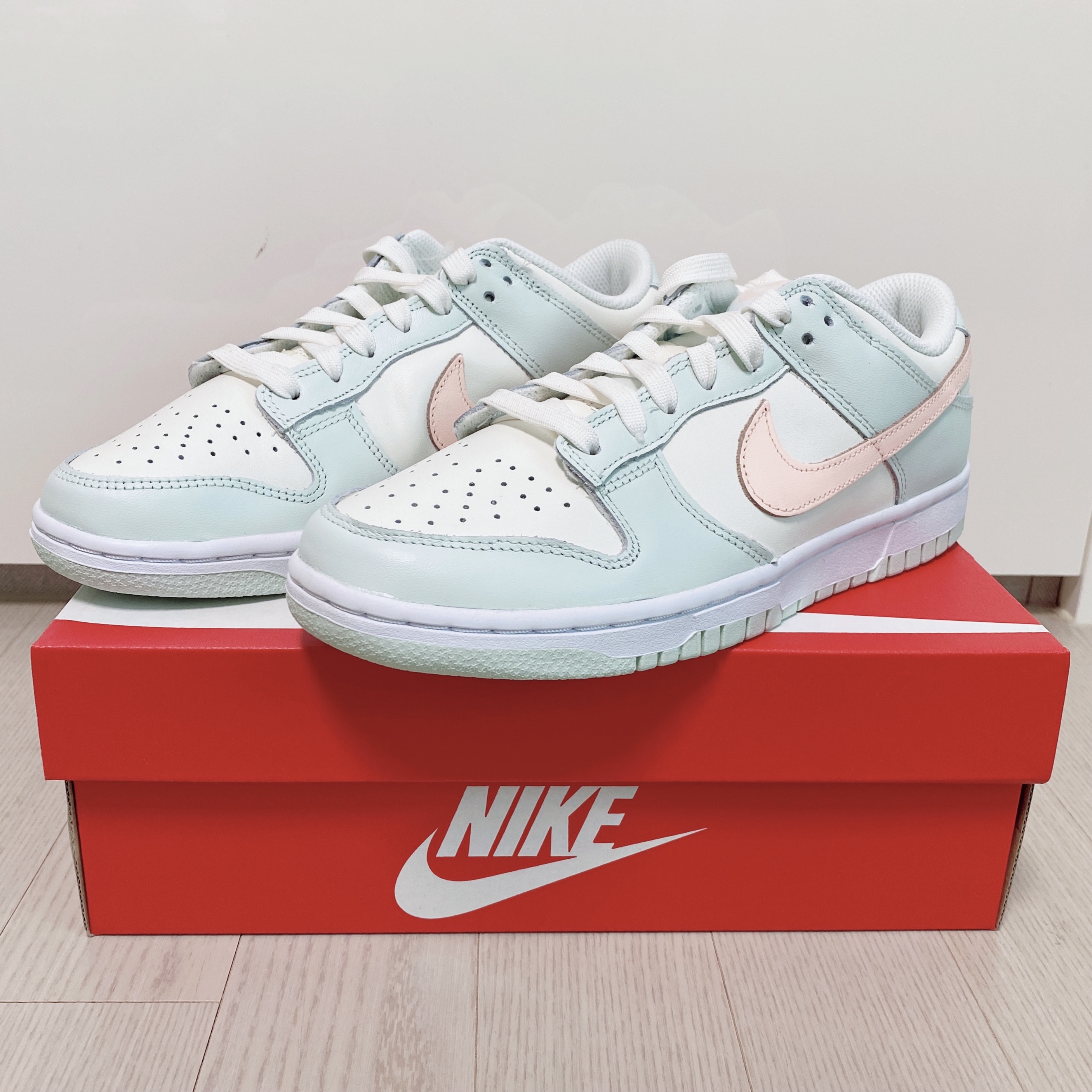(W) Nike Dunk Low Barely Green 착용 스타일 - 2