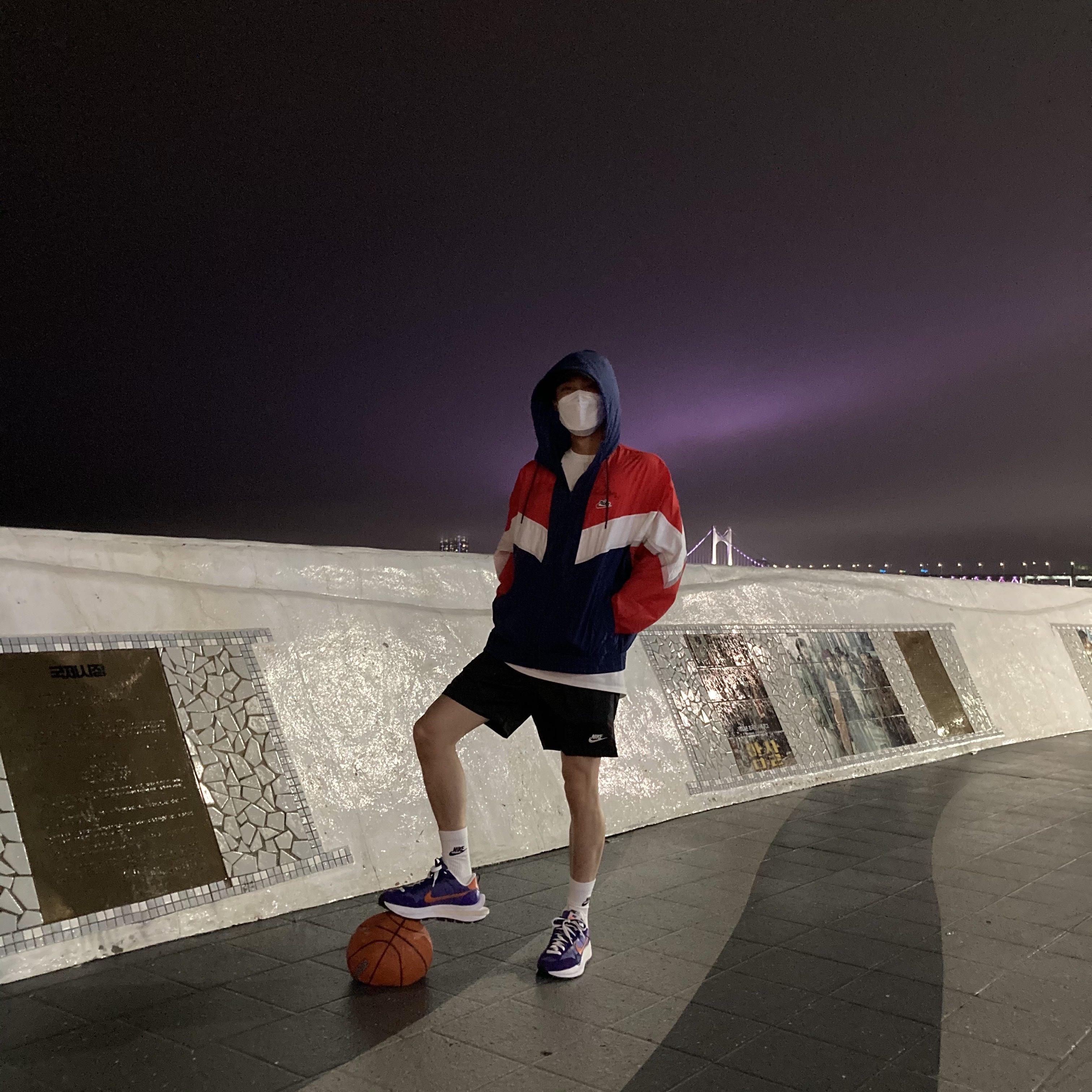Nike x Sacai VaporWaffle Dark Iris 착용 스타일