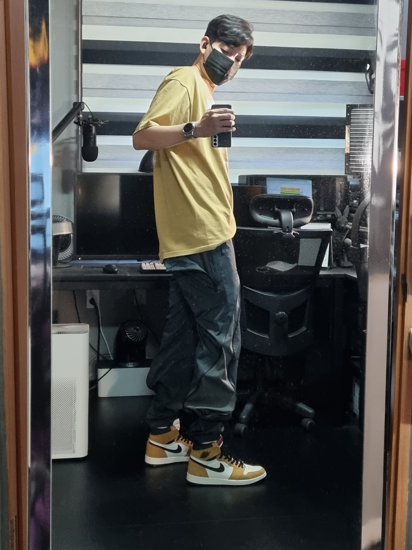 Stussy DSM World Tour T-Shirt Khaki 2021, Jordan 1 Retro High Rookie of the Year 착용 스타일 - 1
