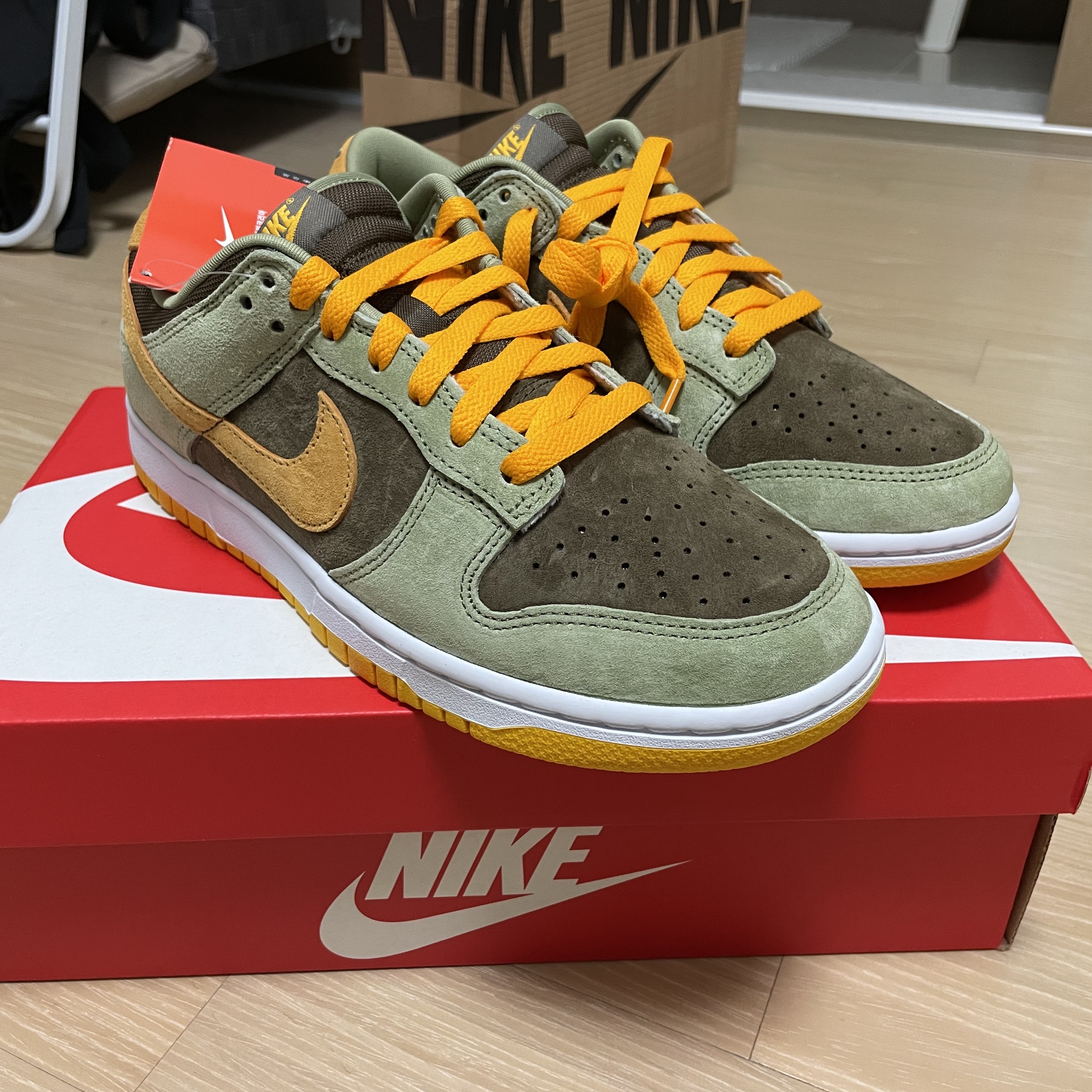 Nike Dunk Low SE Dusty Olive 착용 스타일