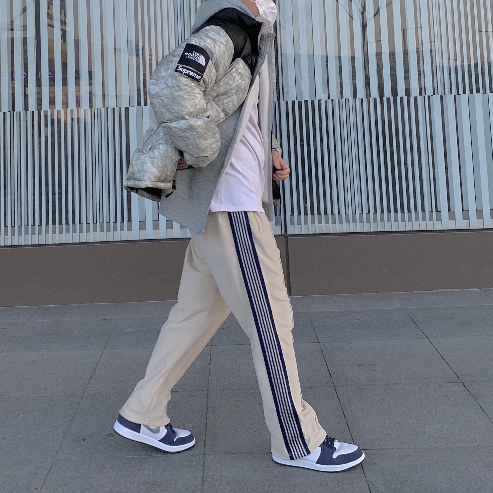 Supreme x The North Face Paper Print Nuptse Jacket - 19FW, Jordan 1 Retro High OG CO.JP Midnight Navy 착용 스타일