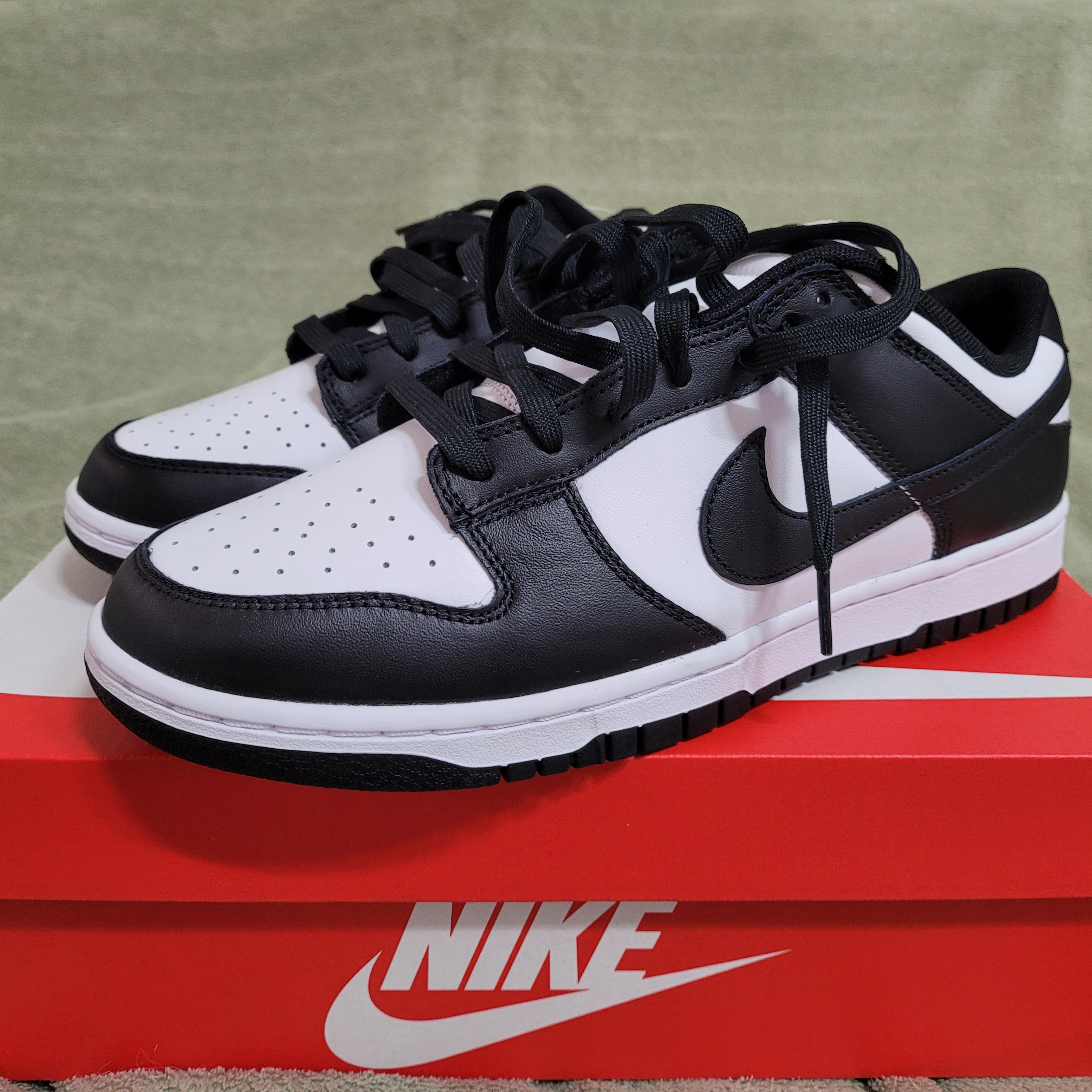 Nike Dunk Low Retro Black 착용 스타일 - 2