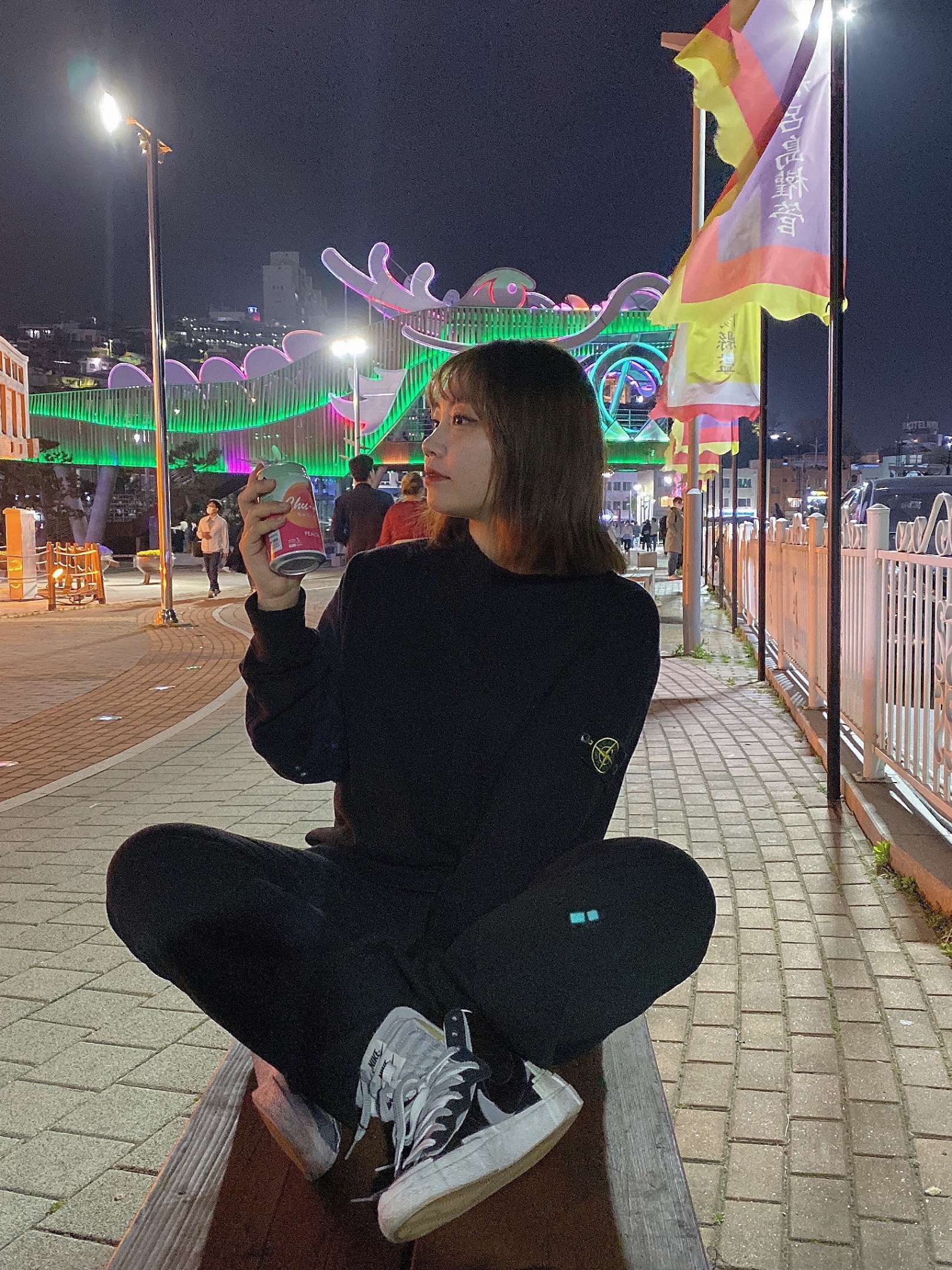 Nike x Sacai Blazer Mid White Black Legend Blue 착용 스타일