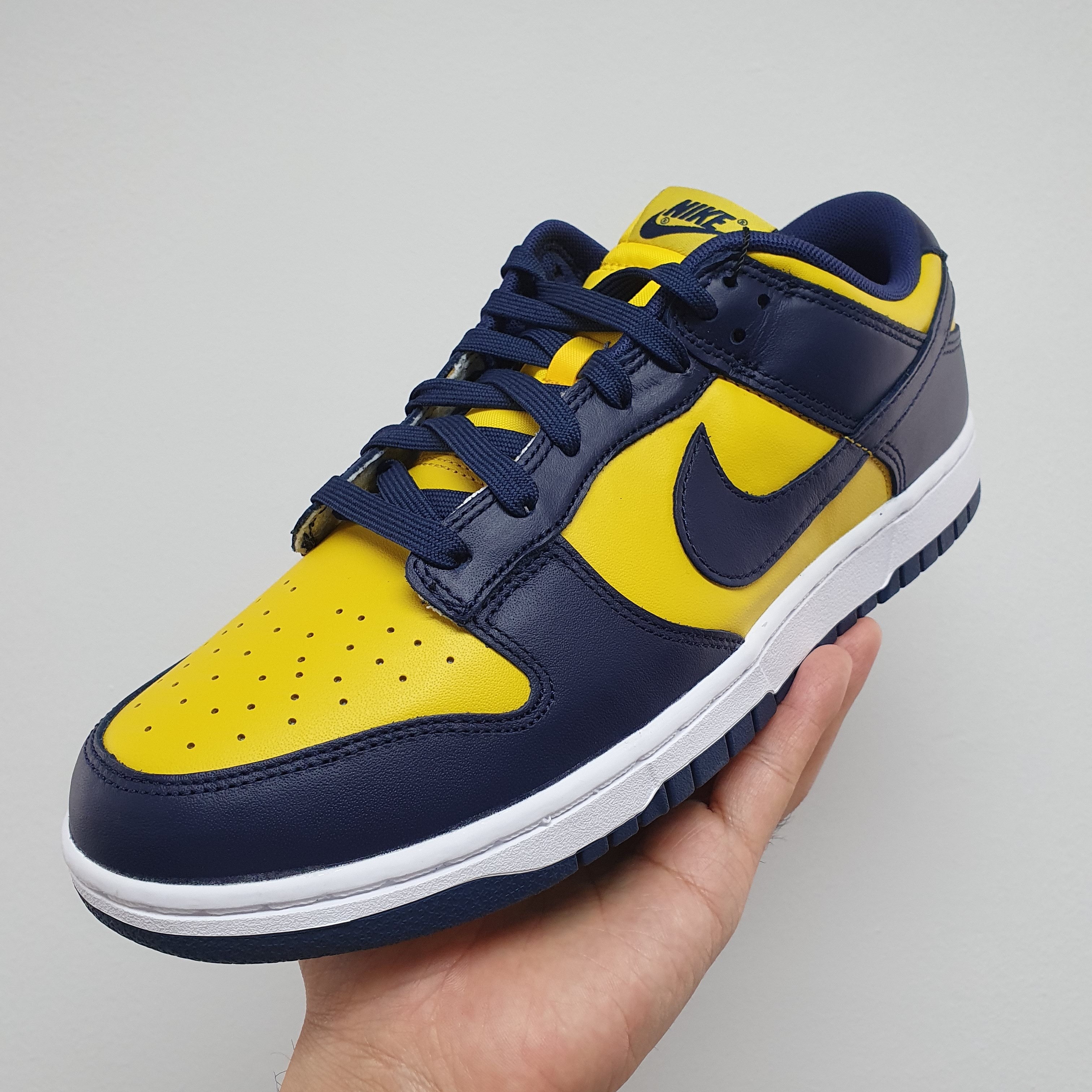 Nike Dunk Low Retro Varsity Maize, (GS) Nike Dunk Low Varsity Maize 착용 스타일 - 2