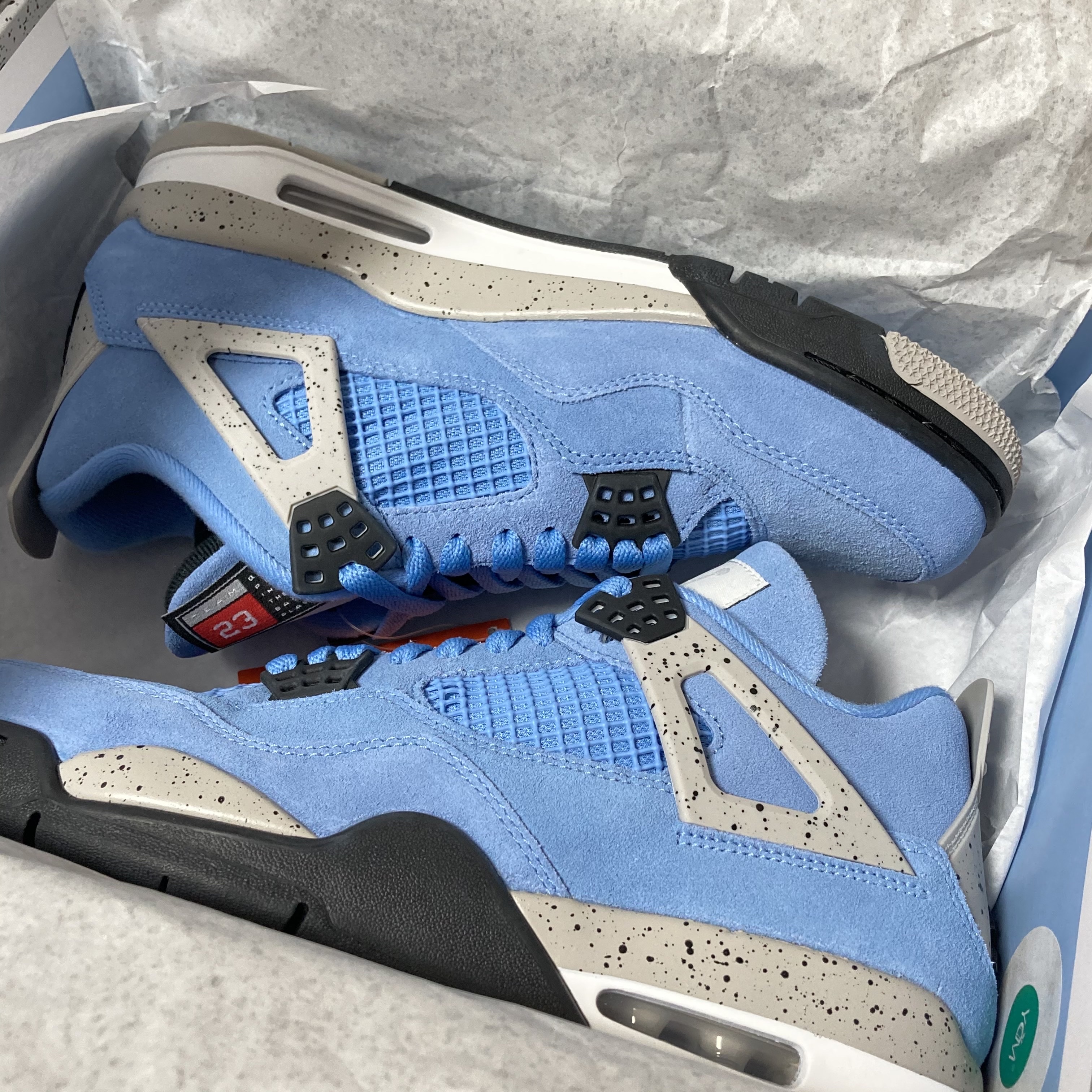 Jordan 4 Retro University Blue 착용 스타일 - 2