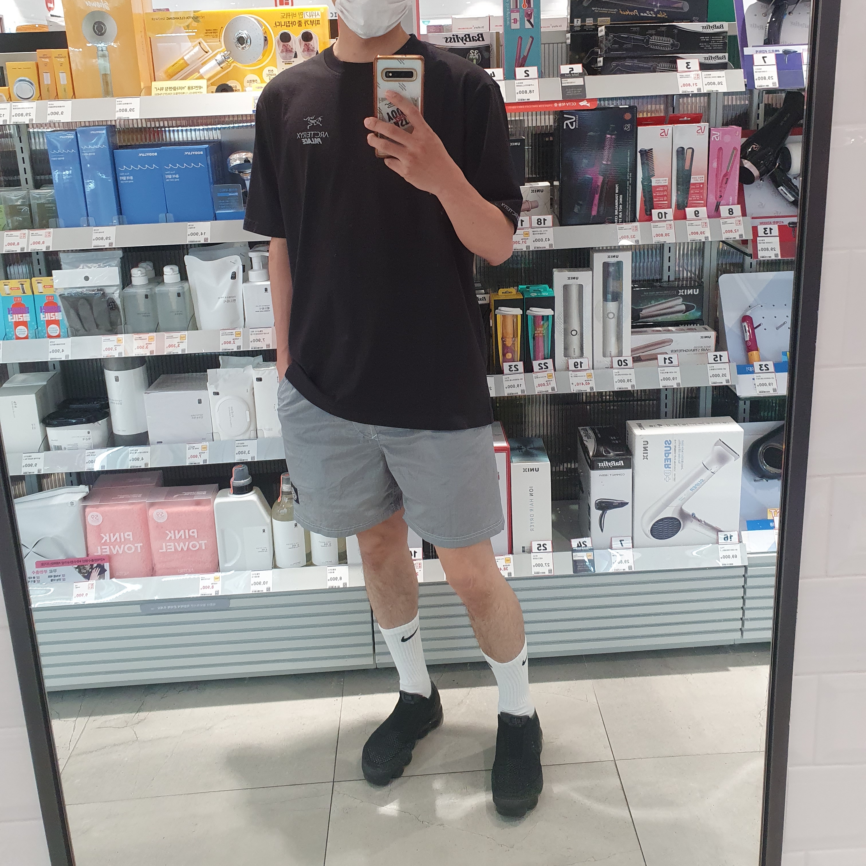 Palace x Arc'teryx T-Shirt Black - 20FW, Stone Island B0943 Nylon Metal Swimming Trunk Sky Blue - 21SS 착용 스타일