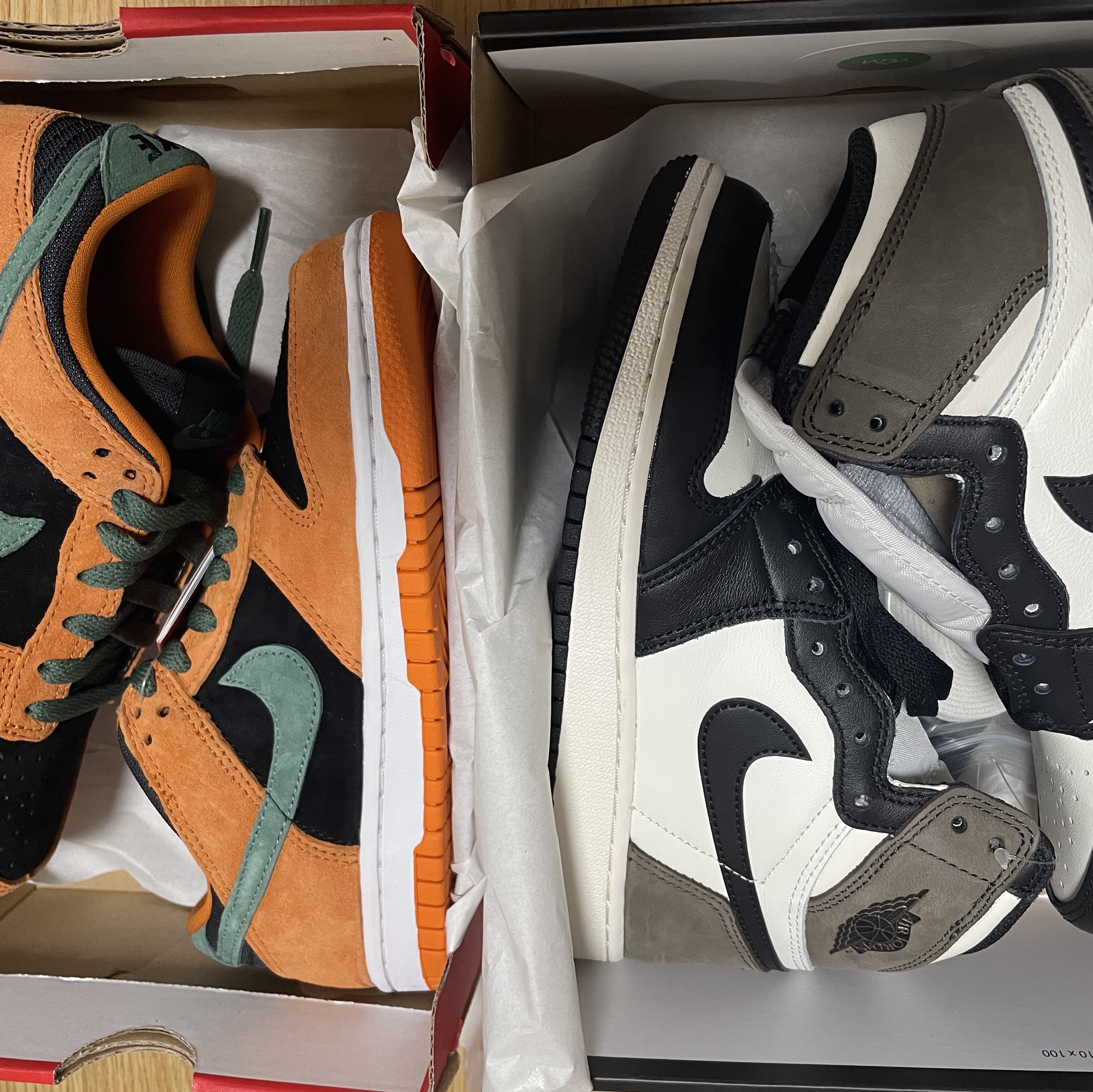Nike Dunk Low SP Ceramic, (GS) Jordan 1 Retro High OG Black Mocha 착용 스타일