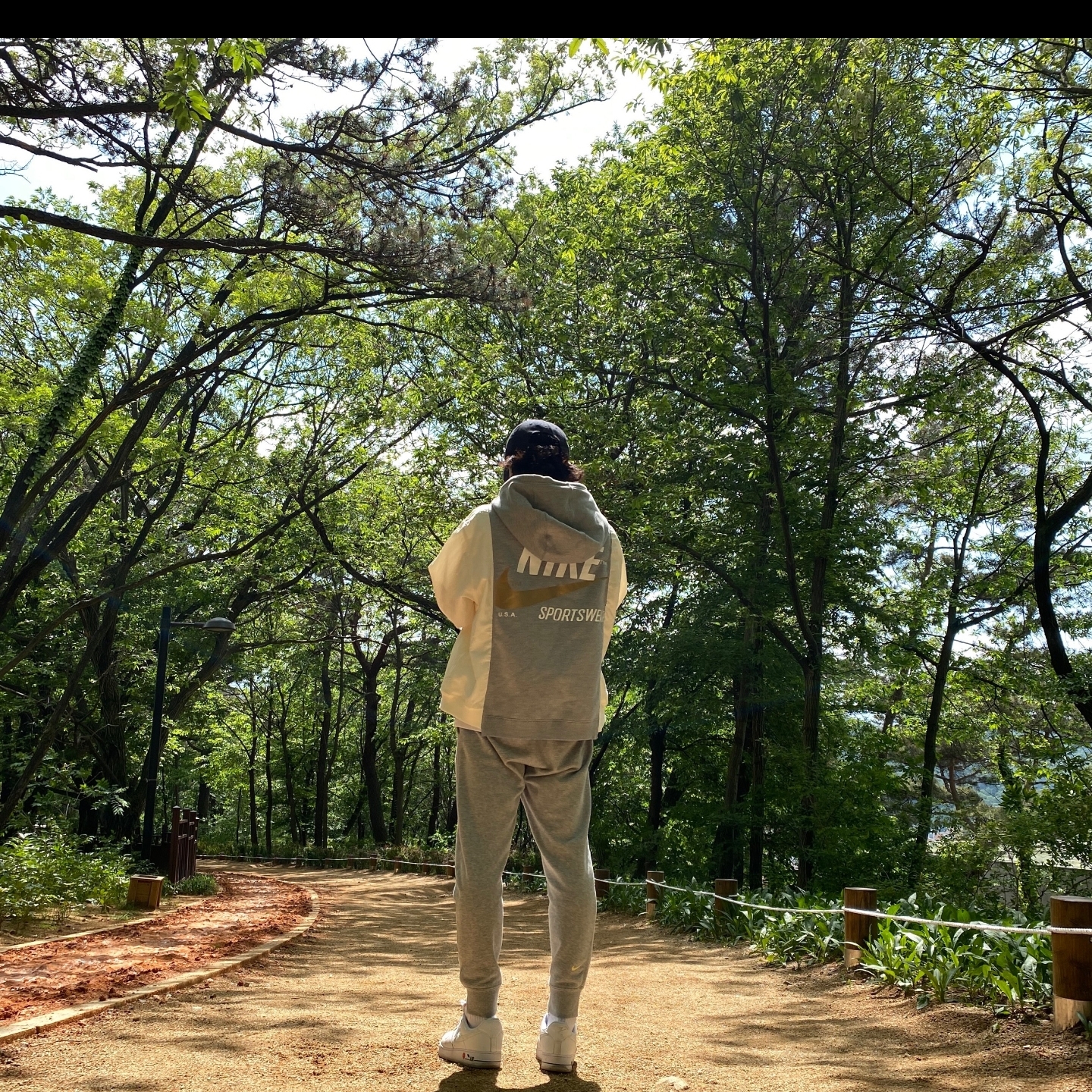 Nike Air Force 1 '07 LX White Bag 착용 스타일