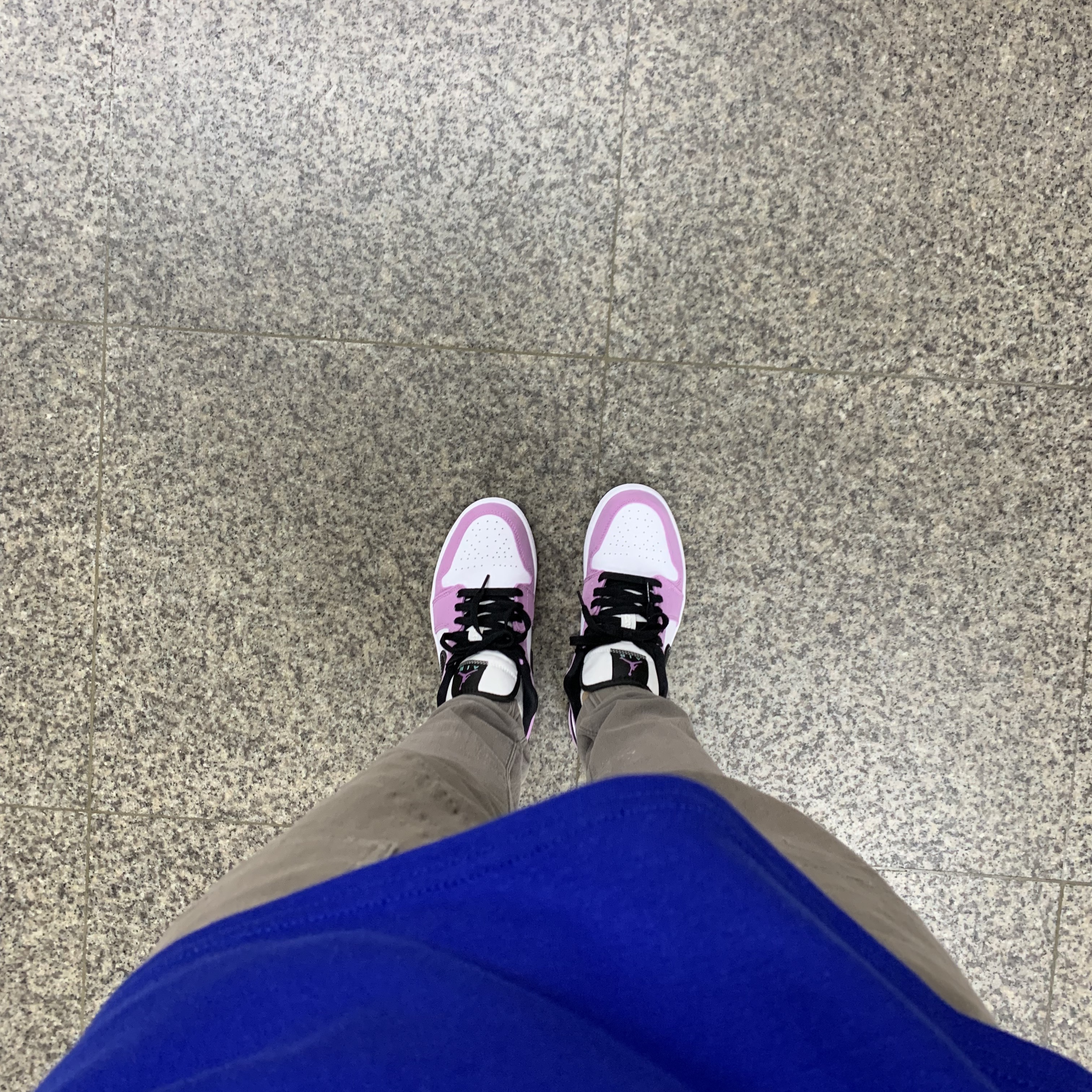 Jordan 1 Low SE Violet Shock 착용 스타일