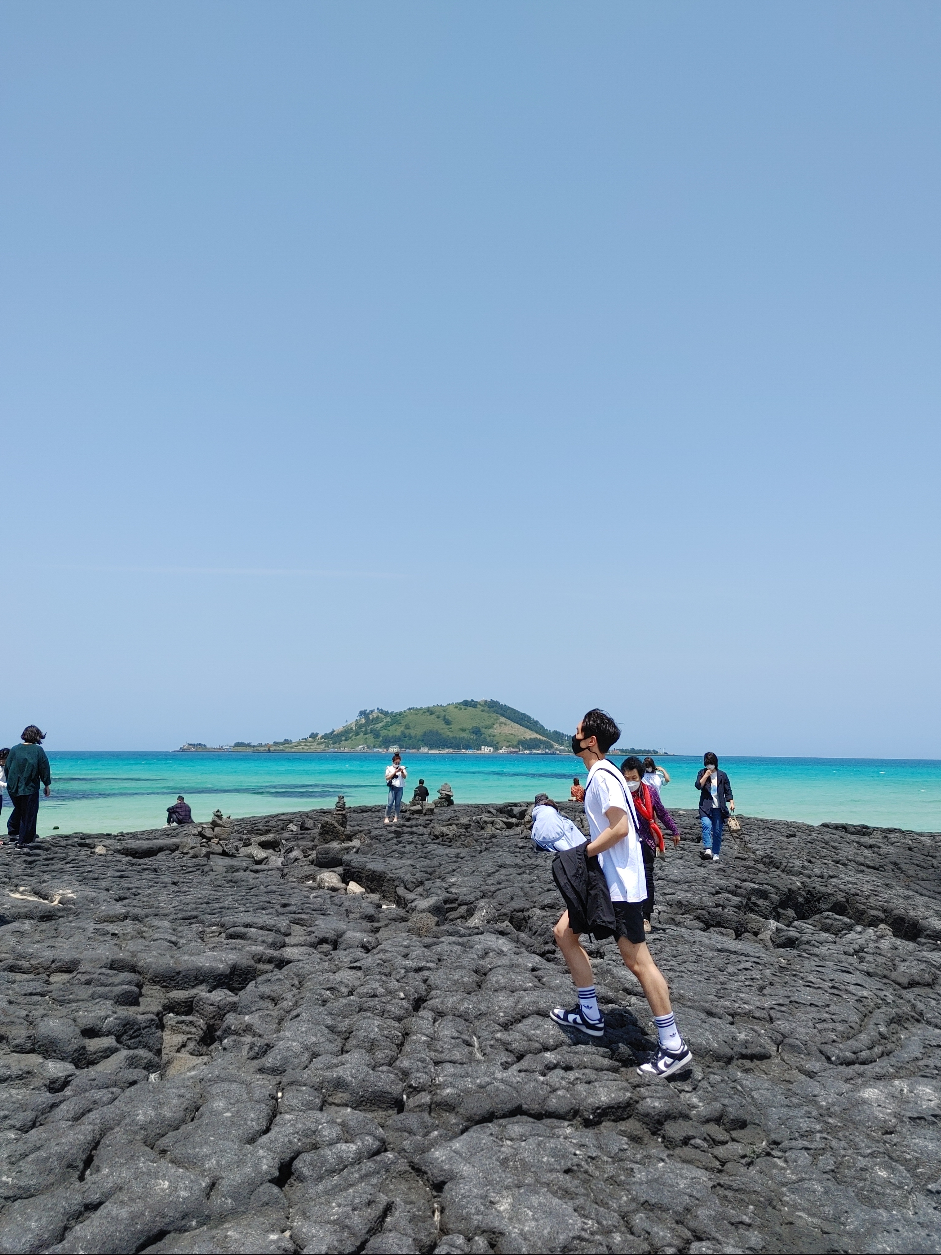 Nike NSW Premium Essential T-Shirt Dark Grey Heather - Asia, Essentials Volley Shorts Black - 20FW 착용 스타일 - 2