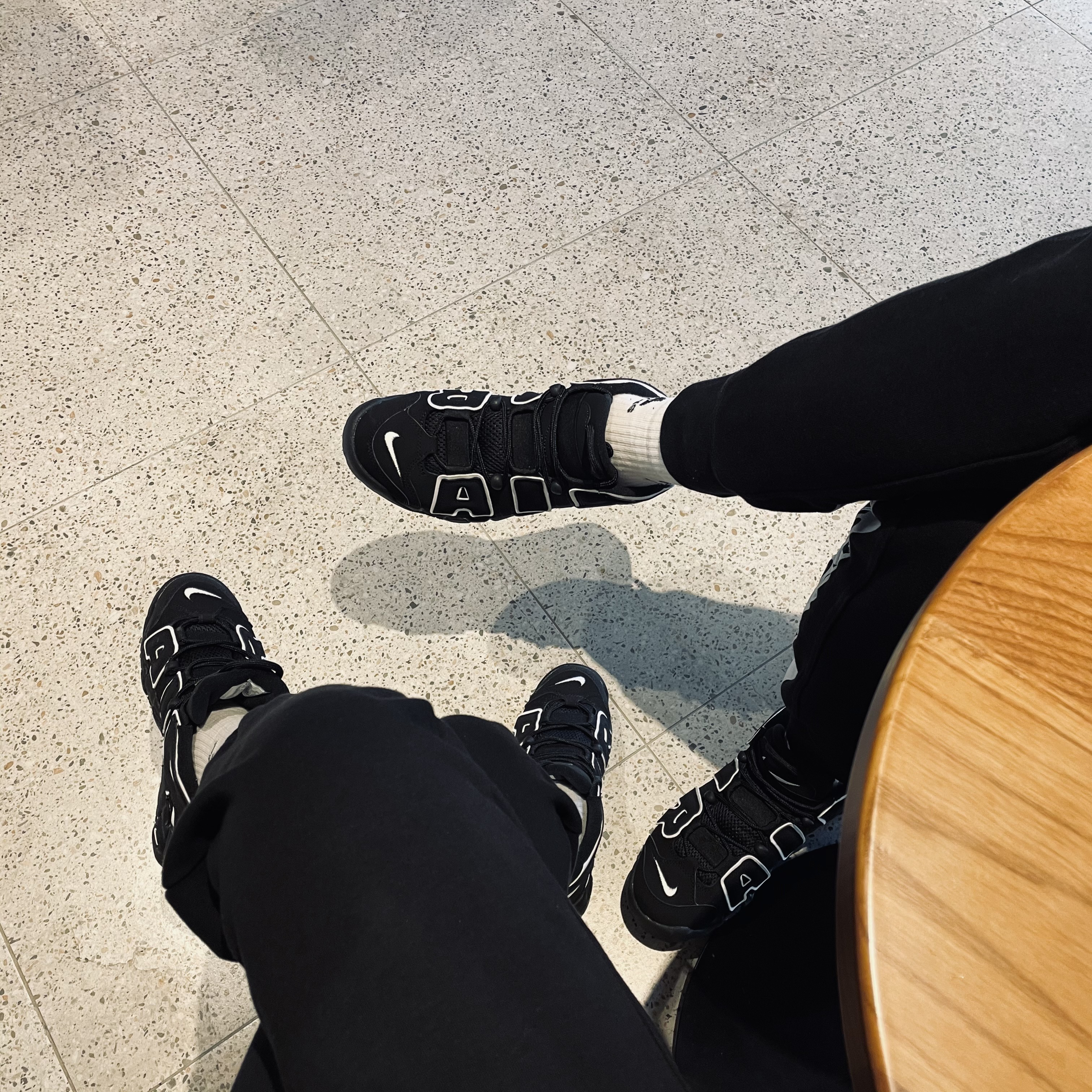 Nike Air More Uptempo Black White 2020, (GS) Nike Air More Uptempo Black White 2020 착용 스타일