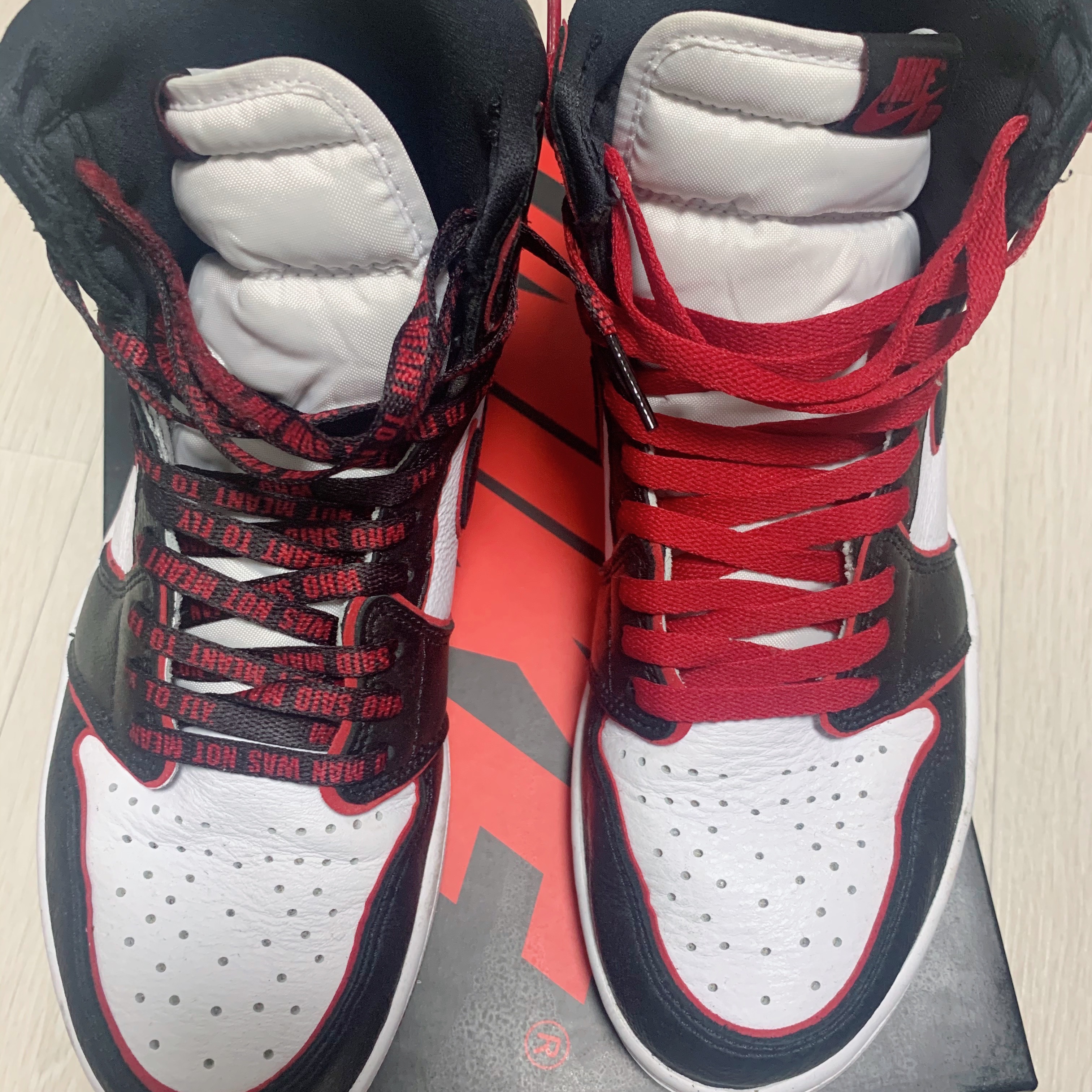 Jordan 1 Retro High OG Hyper Royal, Jordan 1 Retro High OG Bloodline 착용 스타일 - 2