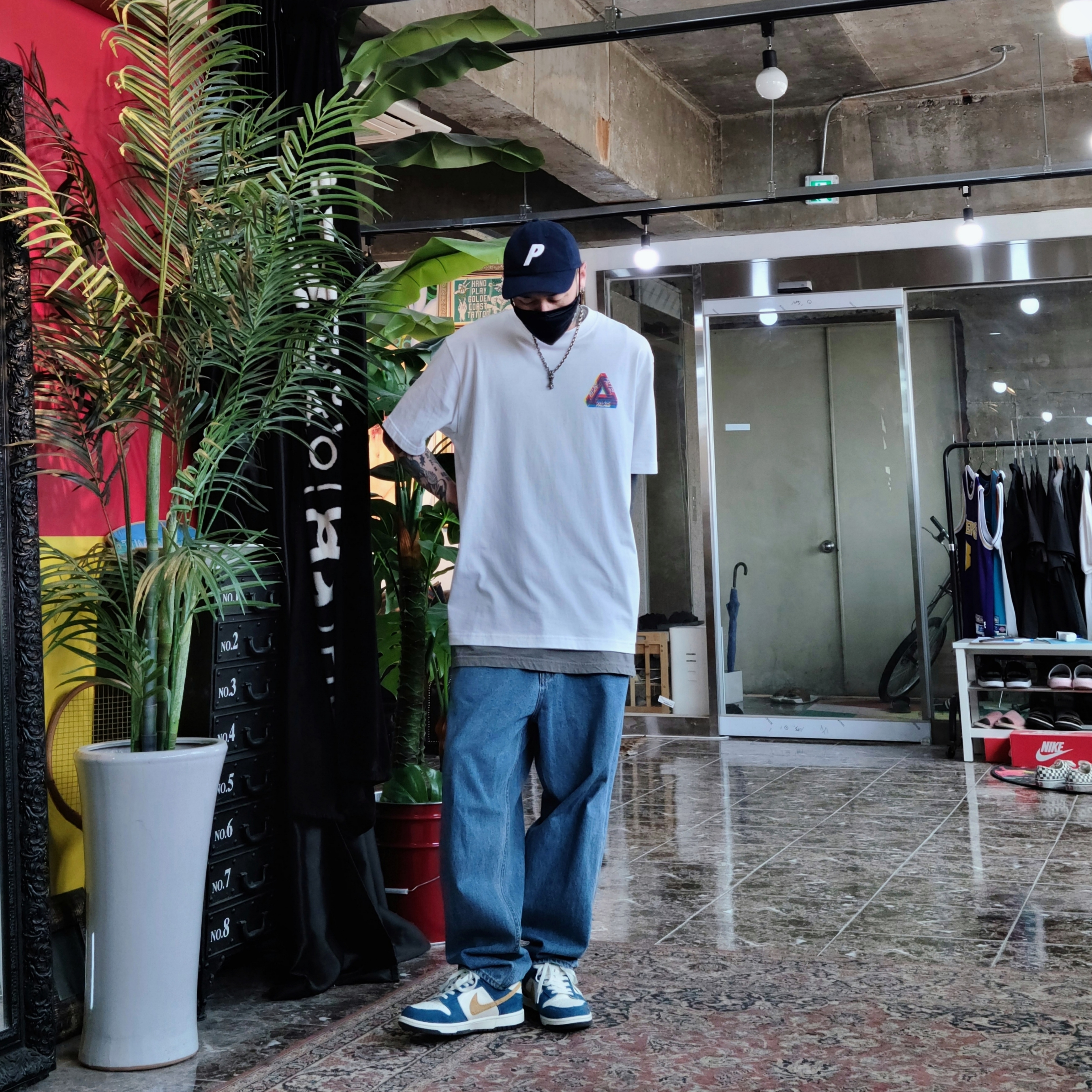 Palace P 6-Panel Navy - 21SS, Palace Tri-Ferg Colour Blur T-Shirt White - 20FW 착용 스타일
