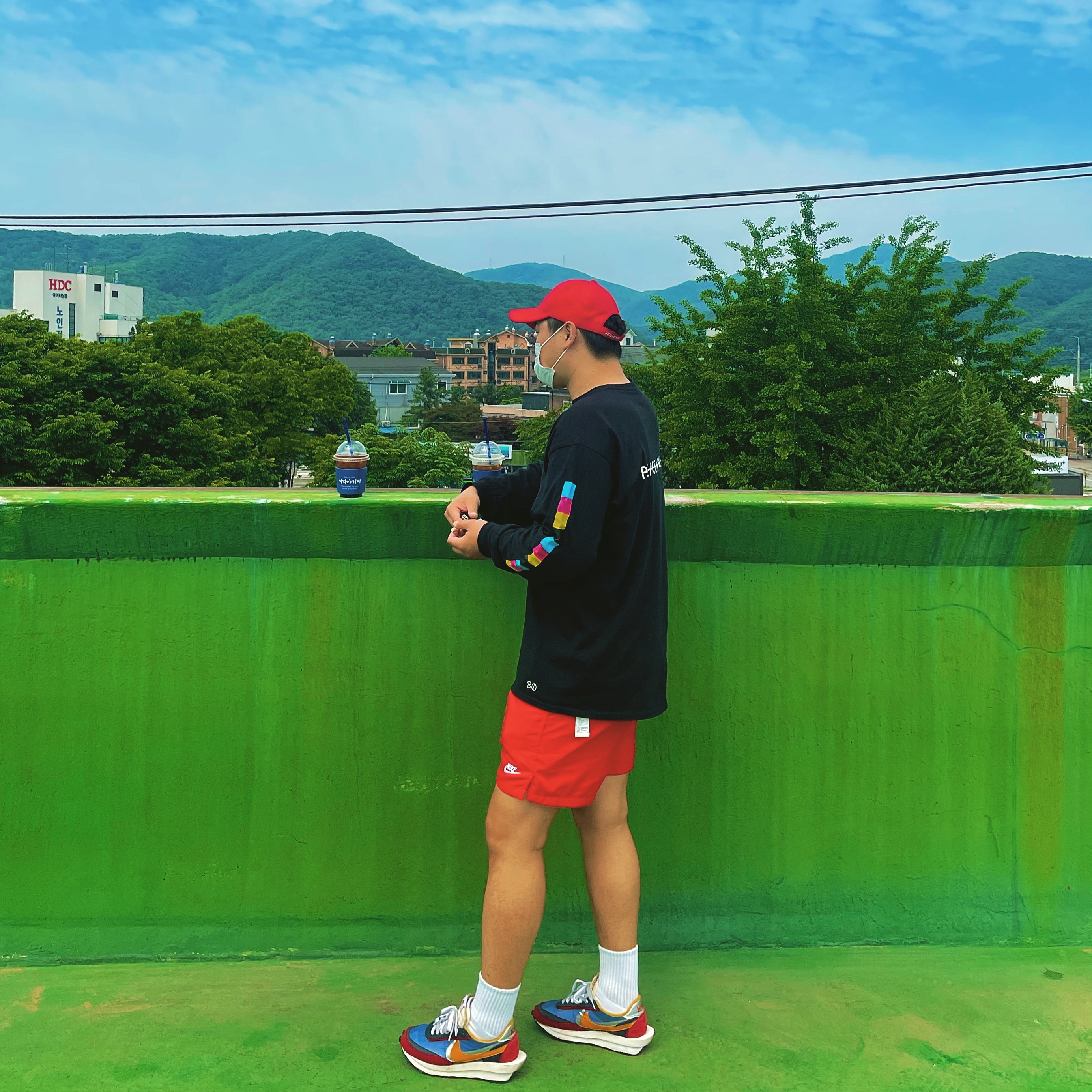 Nike x Sacai LDWaffle Blue Multi 착용 스타일