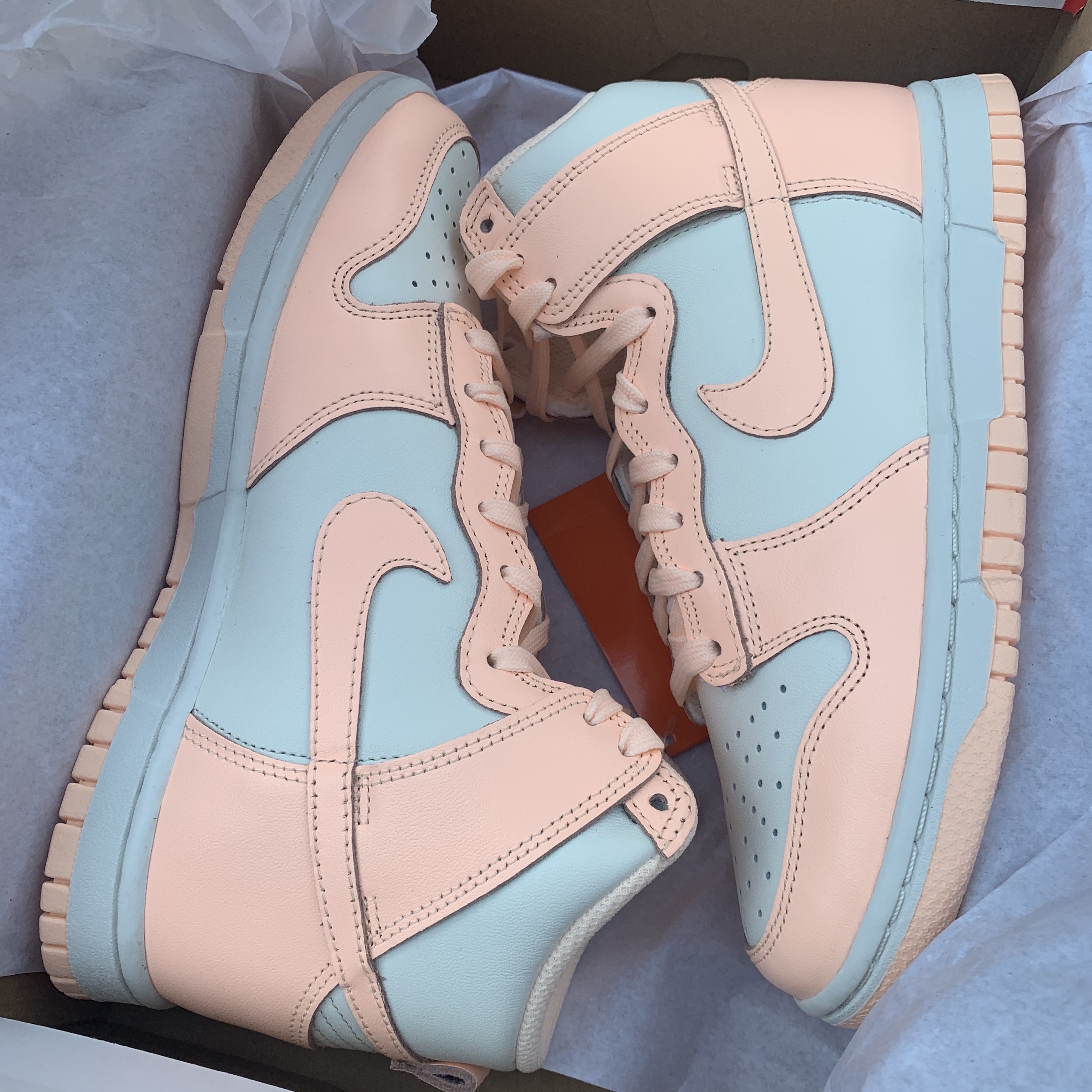 (W) Nike Dunk High Crimson Tint 착용 스타일