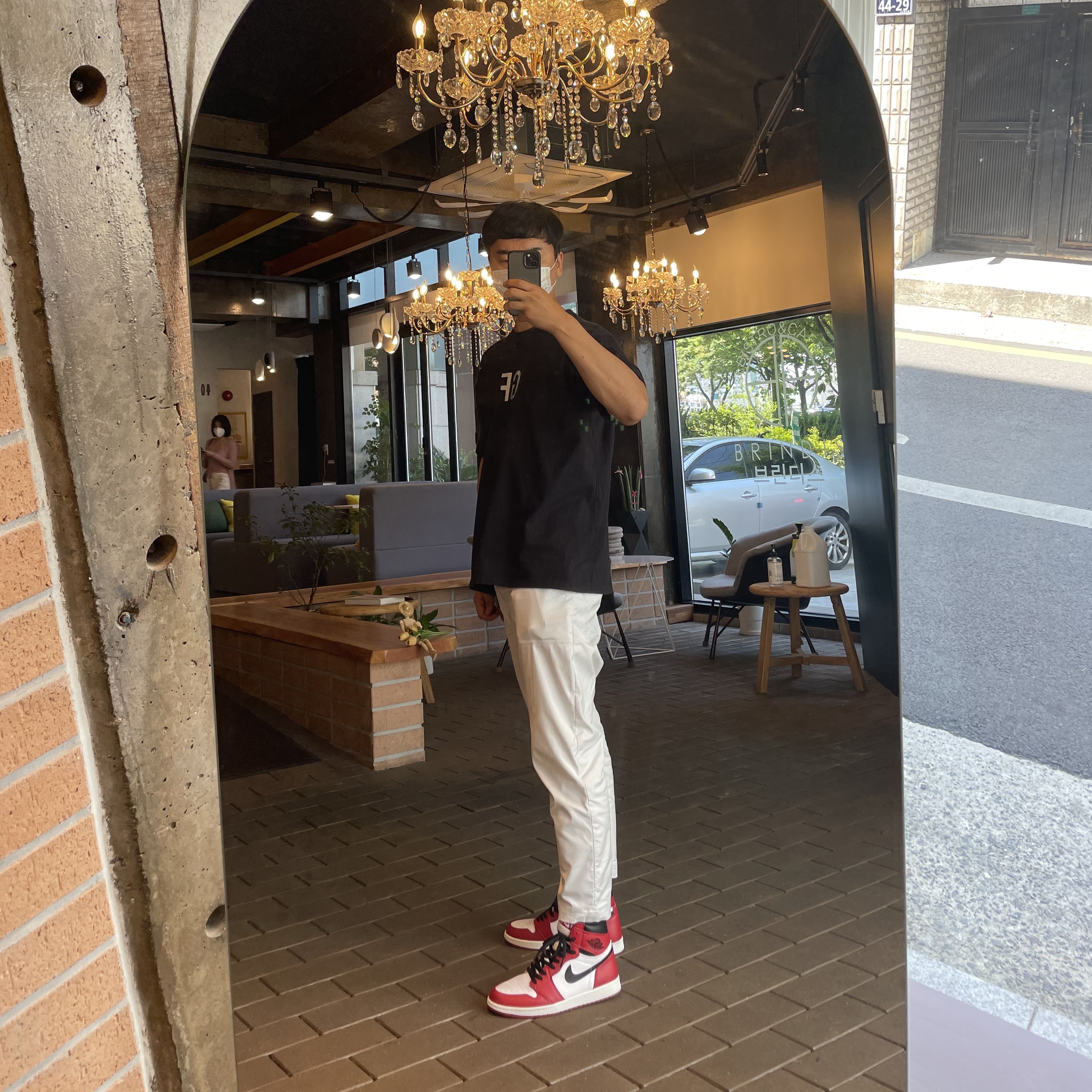 Jordan 1 Retro High OG Chicago 2015, Supreme Cross Box Logo T-Shirt Black - 20FW 착용 스타일