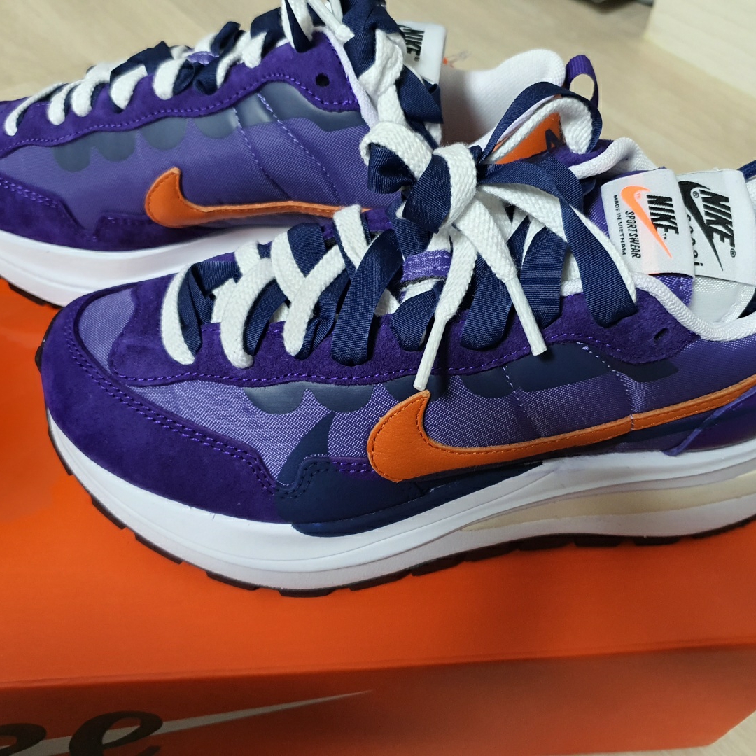 Nike x Sacai VaporWaffle Dark Iris 착용 스타일